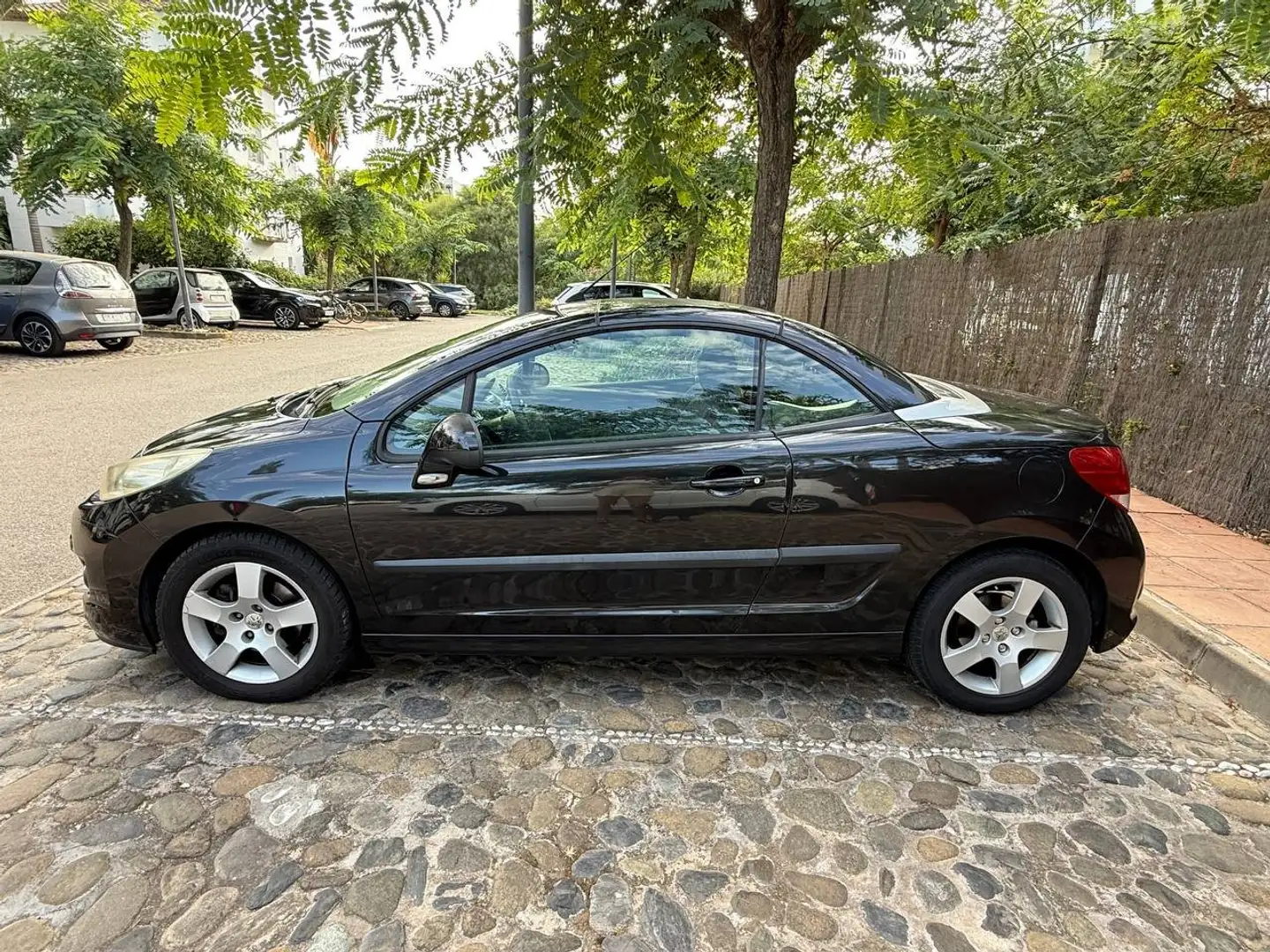 Peugeot 207 207 CC 1.6HDI FAP 110 Negro - 2