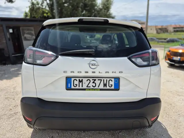 Opel Crossland X view 3