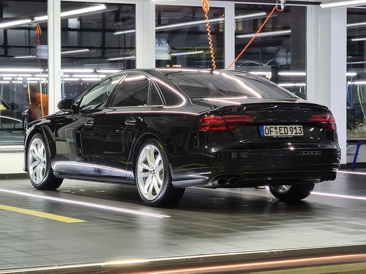 Audi S8 plus Schwarz - 1