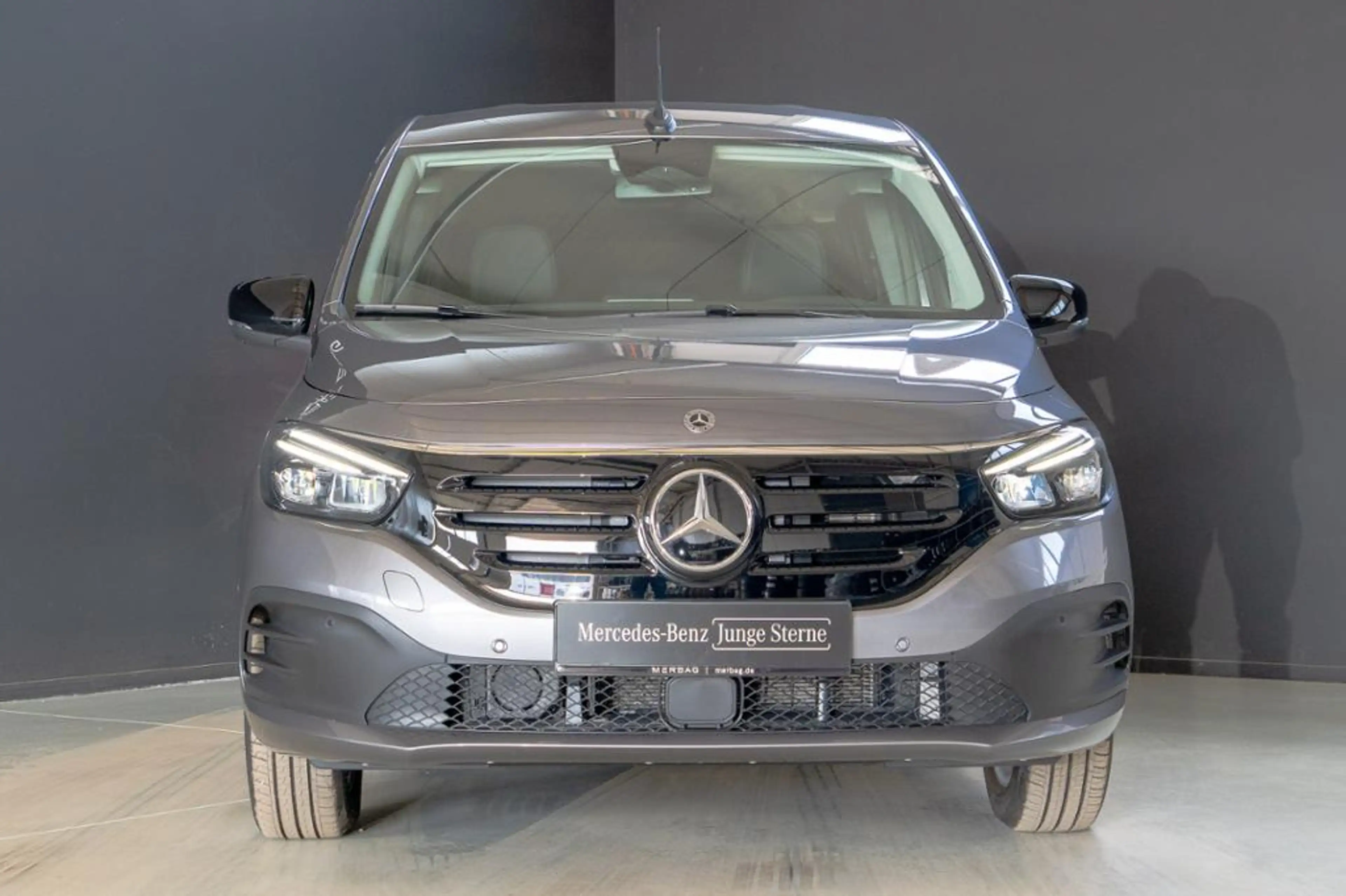 Mercedes-Benz EQT *200 Premium Lang Navi Kamera DC+AC  7-Sitz — photo 2