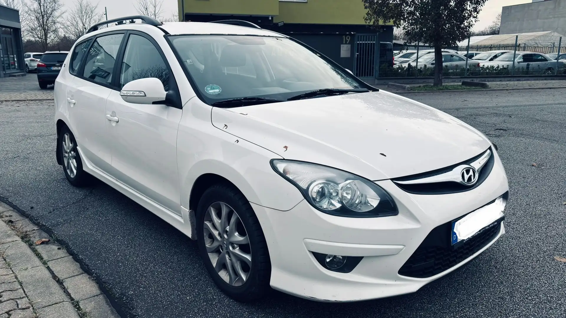 Hyundai i30 cw 1.6 CRDi  HU & AU 10-2026 Weiß - 2