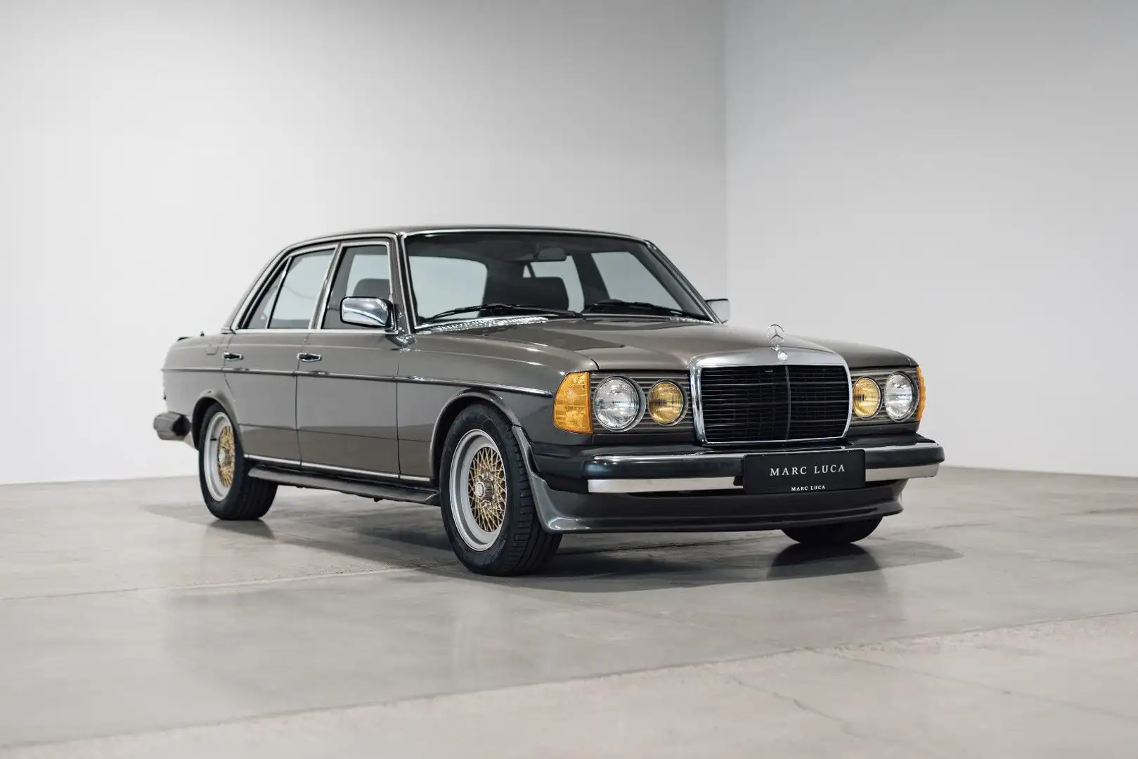 Mercedes-Benz E 280 280 E AMG Šedá - 1