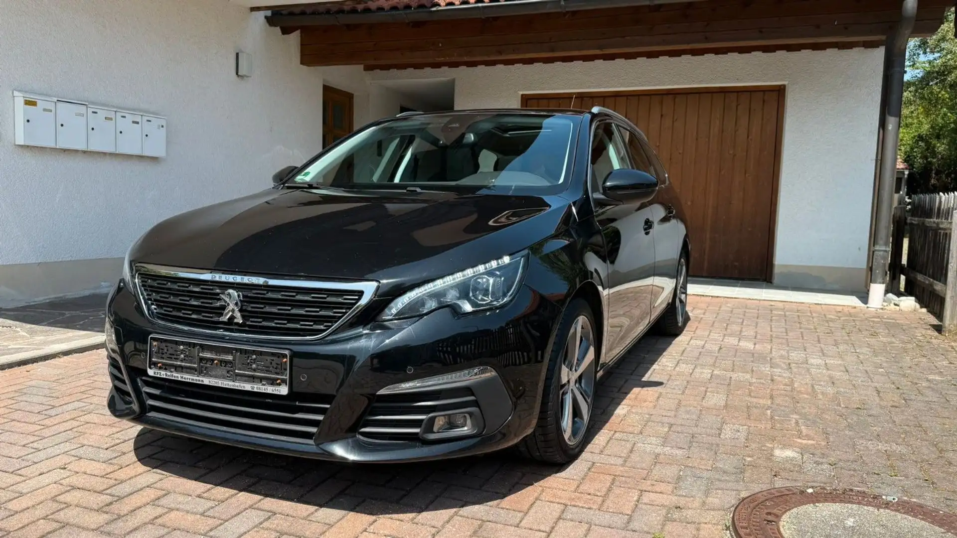 Peugeot 308 SW Allure*2,0 TDI*STZH*TUV*PANO*AUTOMATIK* Zwart - 1