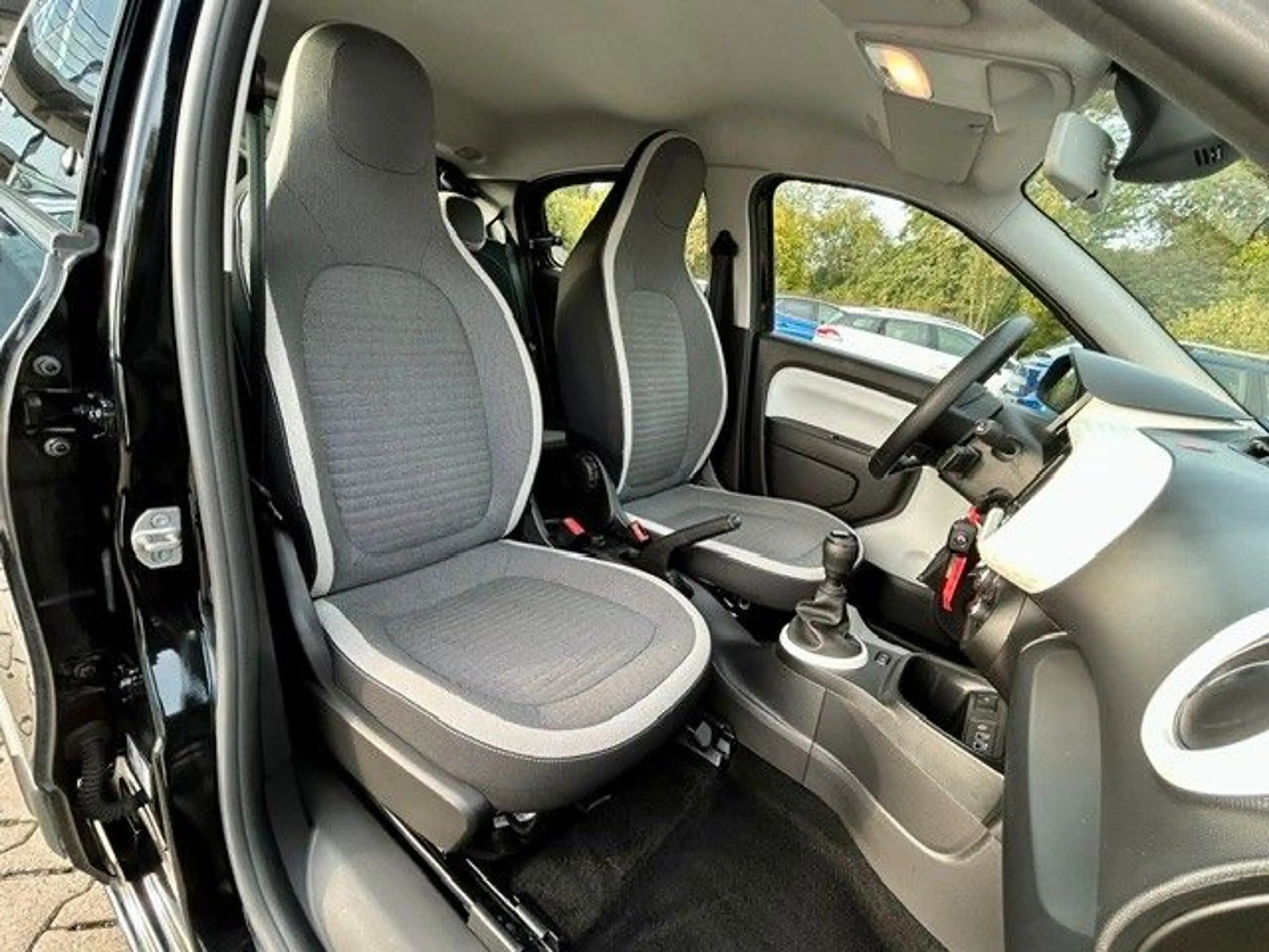 Renault Twingo Equilibre — photo 13