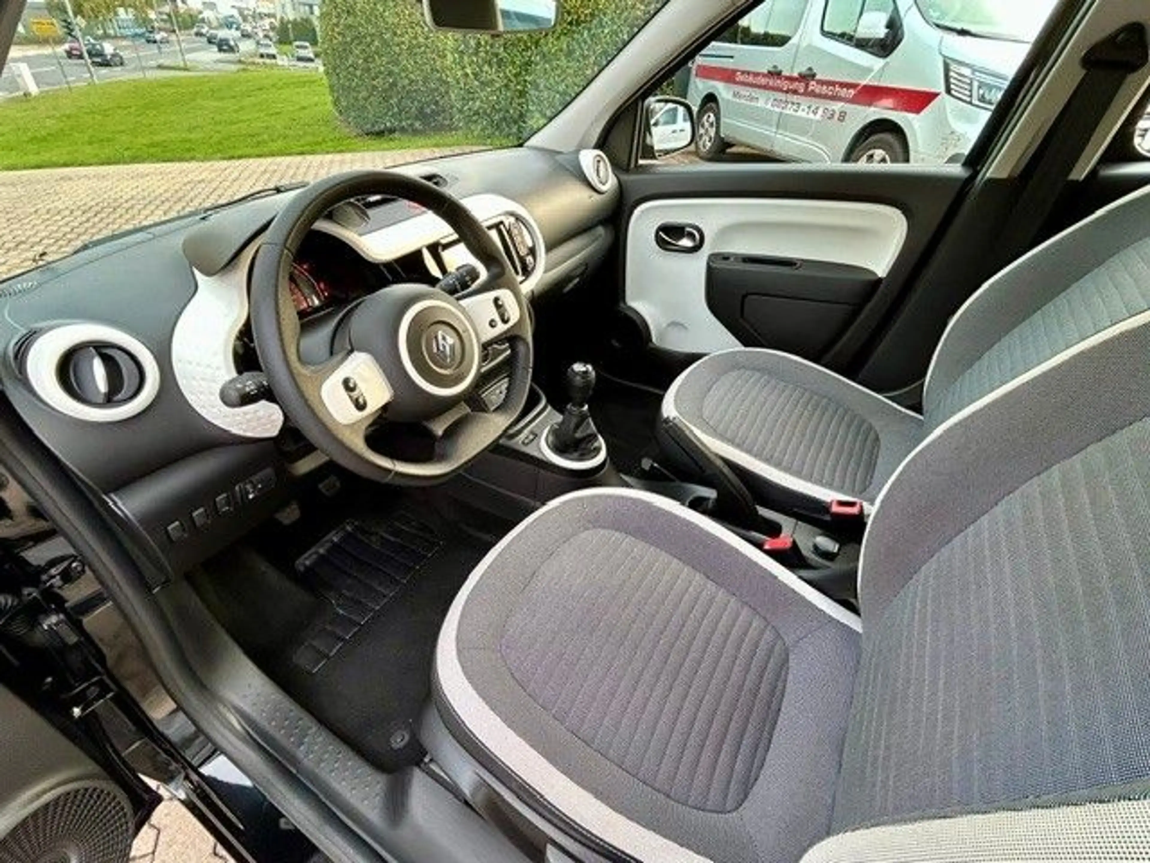 Renault Twingo Equilibre — photo 10