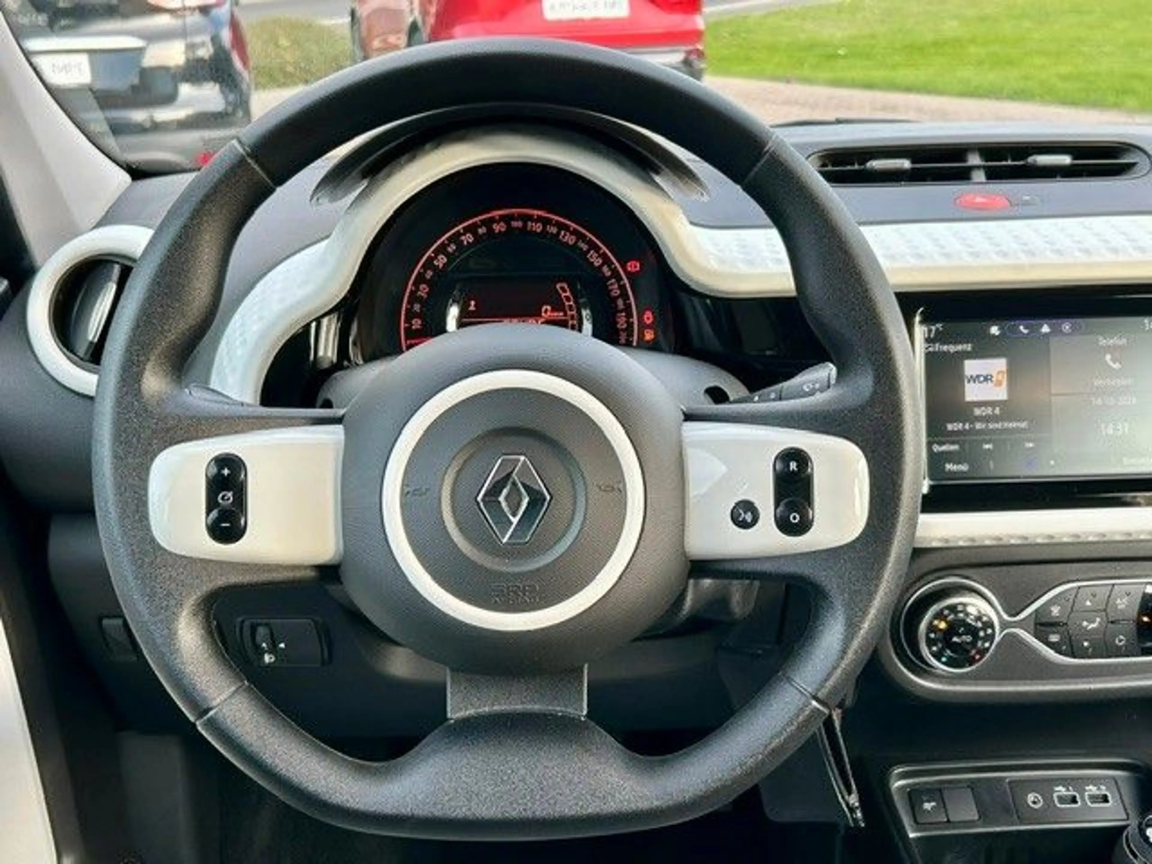 Renault Twingo Equilibre — photo 12