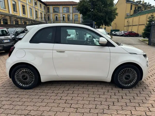 Fiat 500 view 4