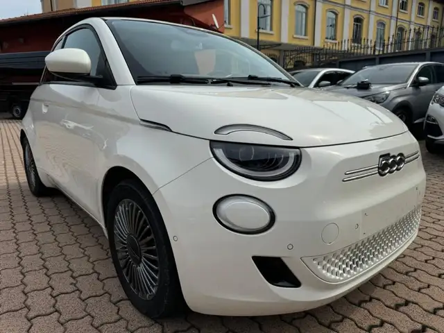 Fiat 500 view 3