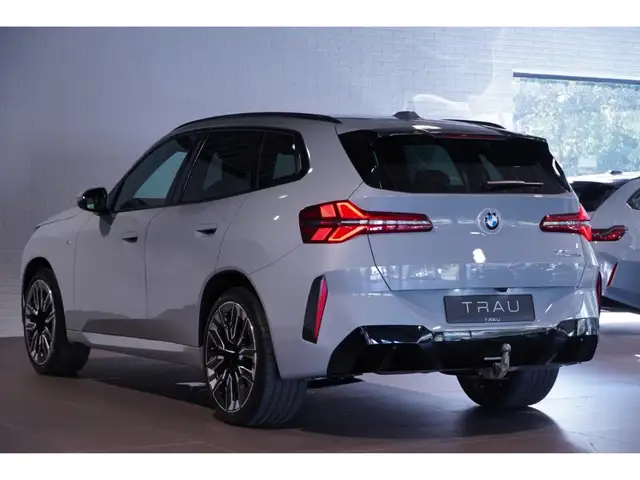 BMW X3 view 4