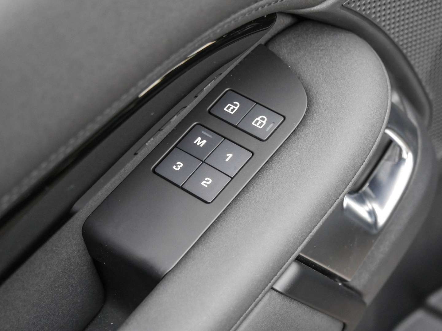 Land Rover Discovery D250 S AWD Winterpaket - Pano - 2025 - Joinsteer - #12