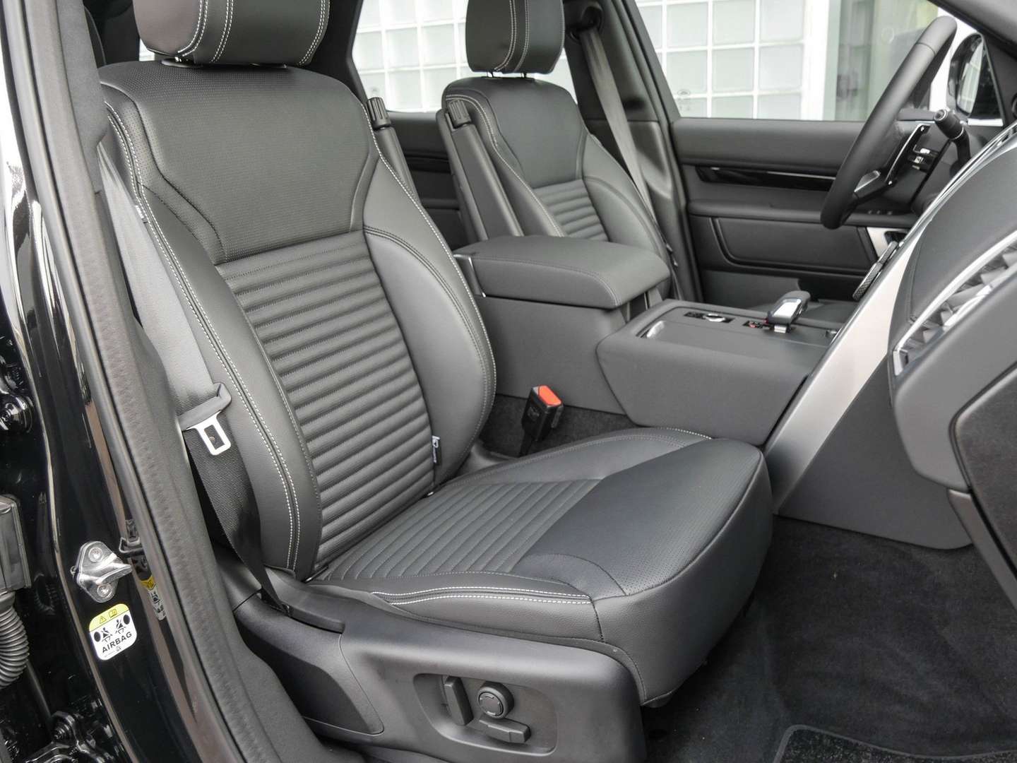 Land Rover Discovery D250 S AWD Winterpaket - Pano - 2025 - Joinsteer - #13