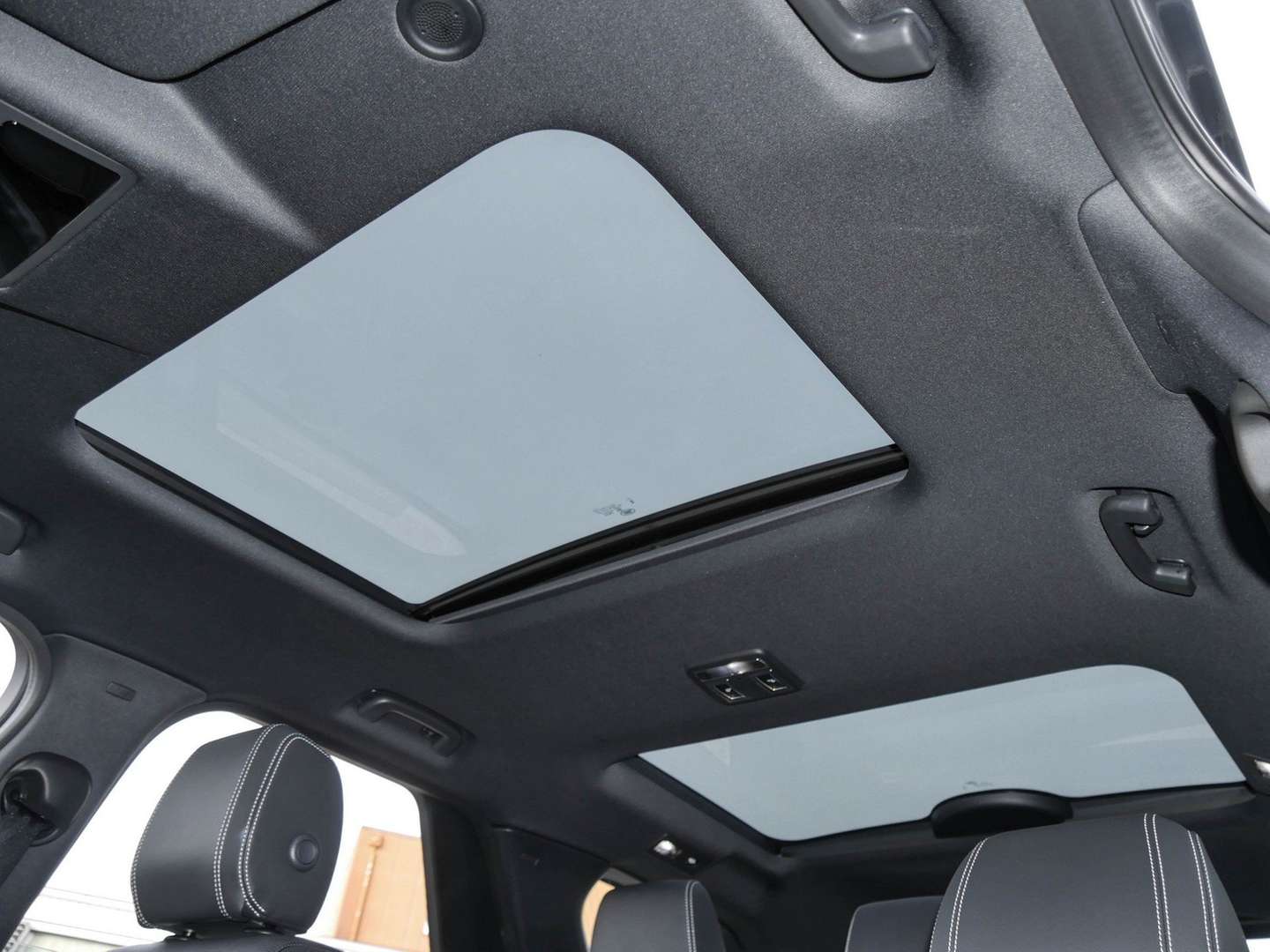 Land Rover Discovery D250 S AWD Winterpaket - Pano - 2025 - Joinsteer - #10