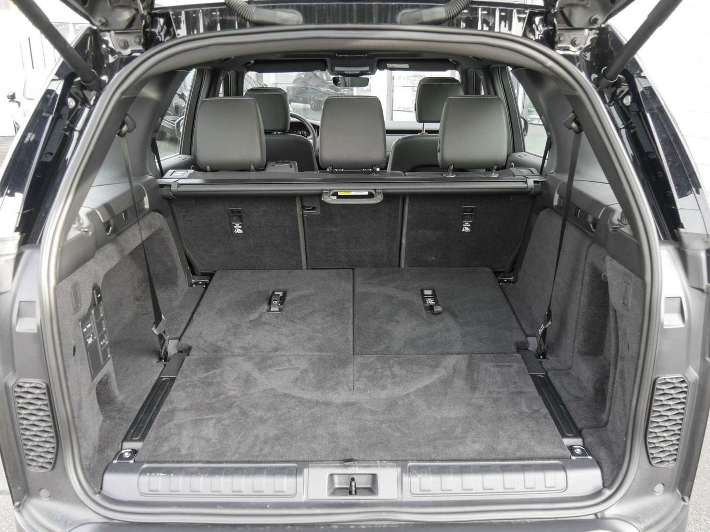 Land Rover Discovery D250 S AWD Winterpaket - Pano - 2025 - Joinsteer - #15