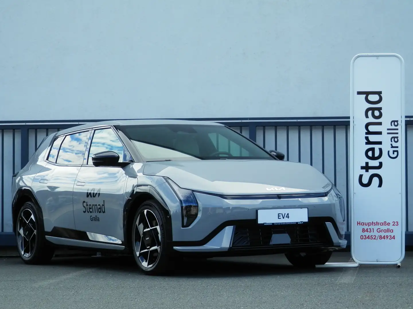 Kia EV4 HB FWD 81,4kWh GT-Line Grau - 2