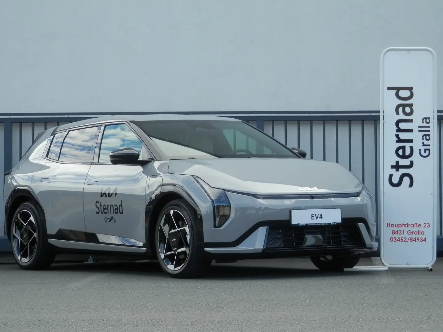 Kia EV4 HB FWD 81,4kWh GT-Line Grau - 1
