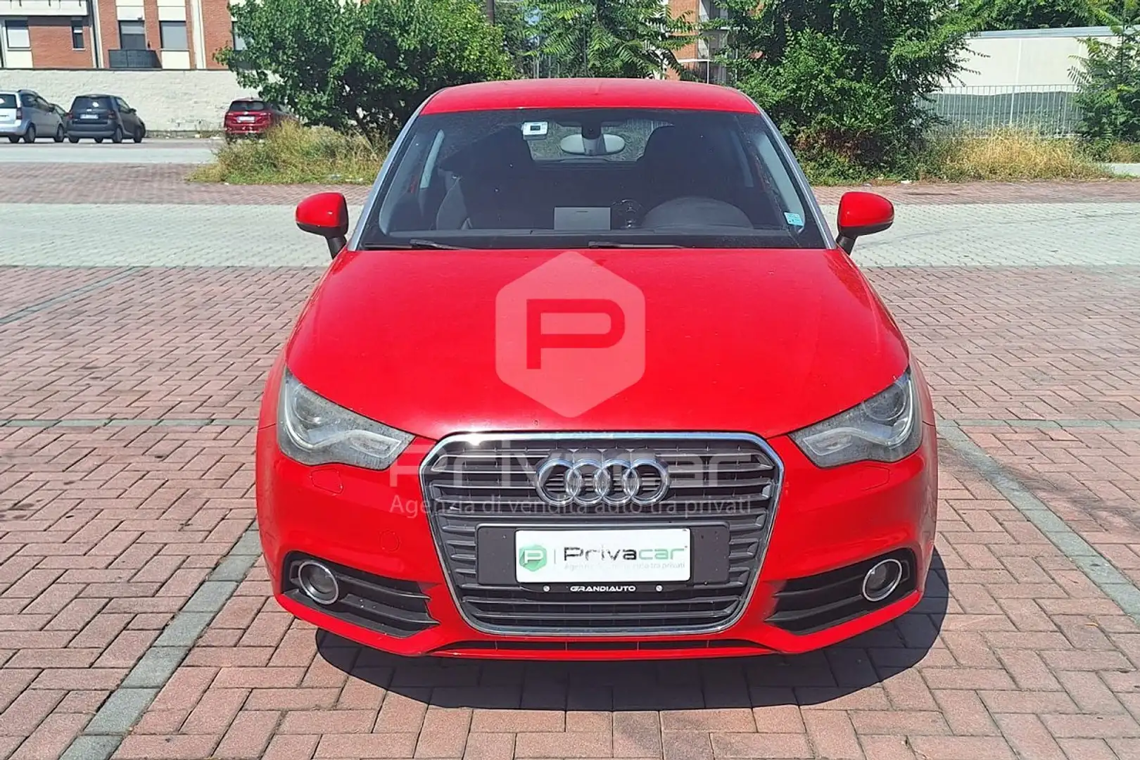 Audi A1 A1 1.6 TDI 105 CV Ambition Rood - 2