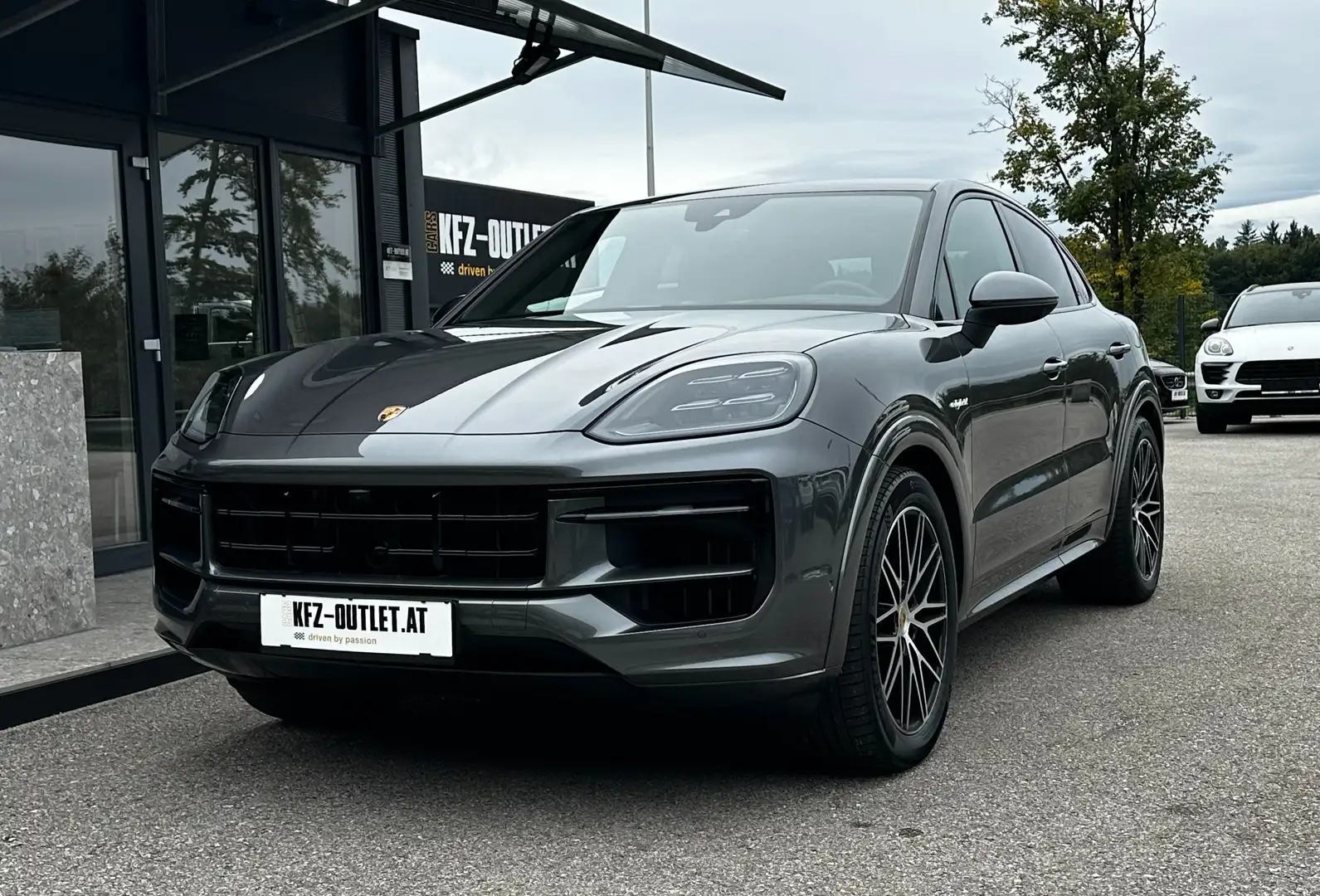 Porsche Cayenne Coupe E-Hybrid*SportDesign*BOSE*HUD*AHK*Matrix* Grau - 1