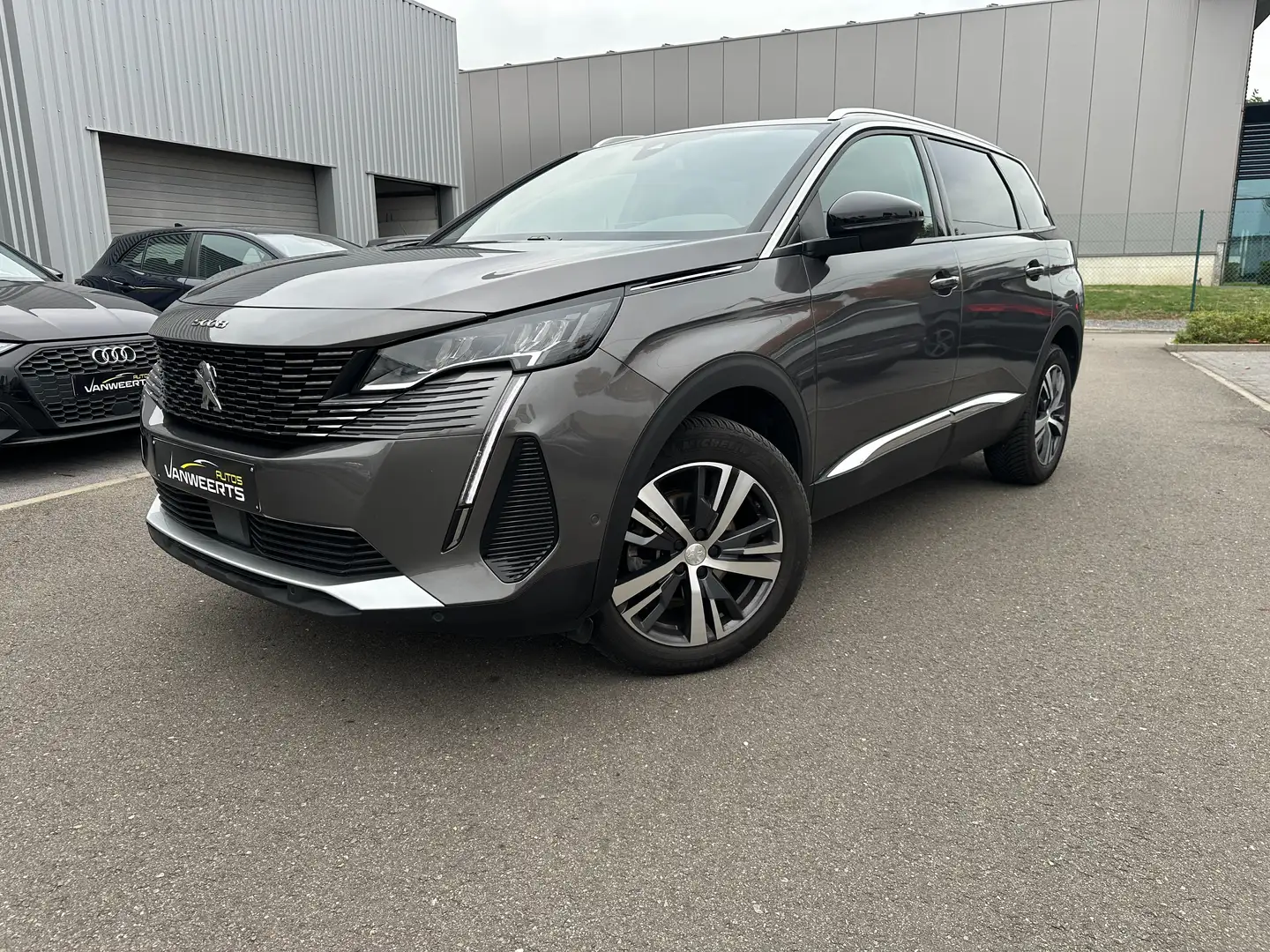 Peugeot 5008 130 pk AUTOMAAT, 7 ZITPLAATS! Carplay/ Keyless Gris - 1