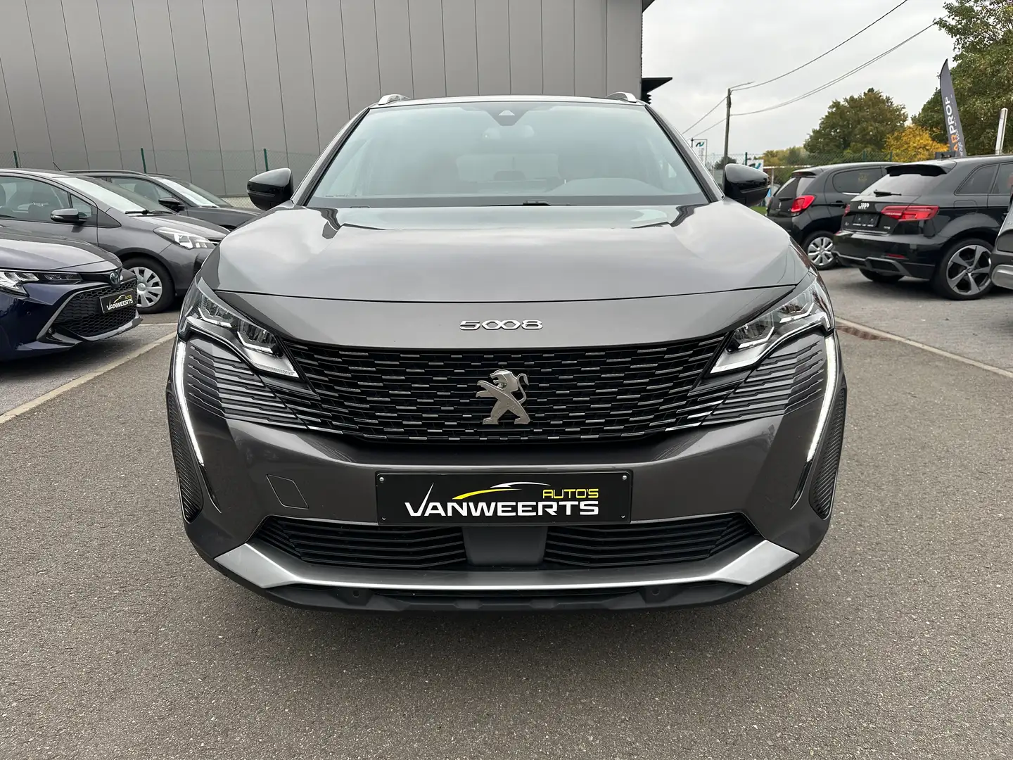 Peugeot 5008 130 pk AUTOMAAT, 7 ZITPLAATS! Carplay/ Keyless Gris - 2