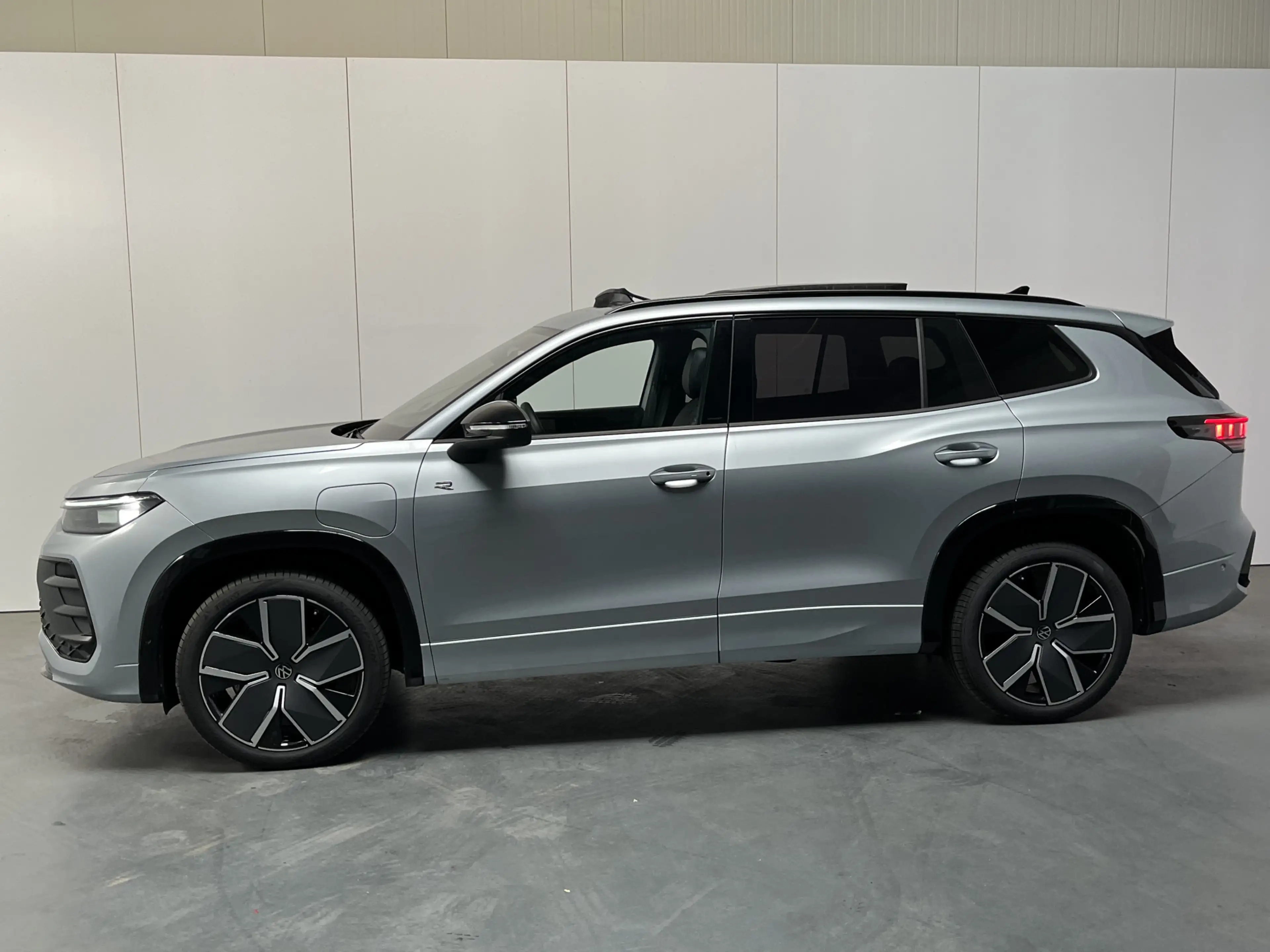 Volkswagen Tayron 1.5 eHybrid R-Line Edition / FABRIEKSGARANTIE TM 1 — photo 2