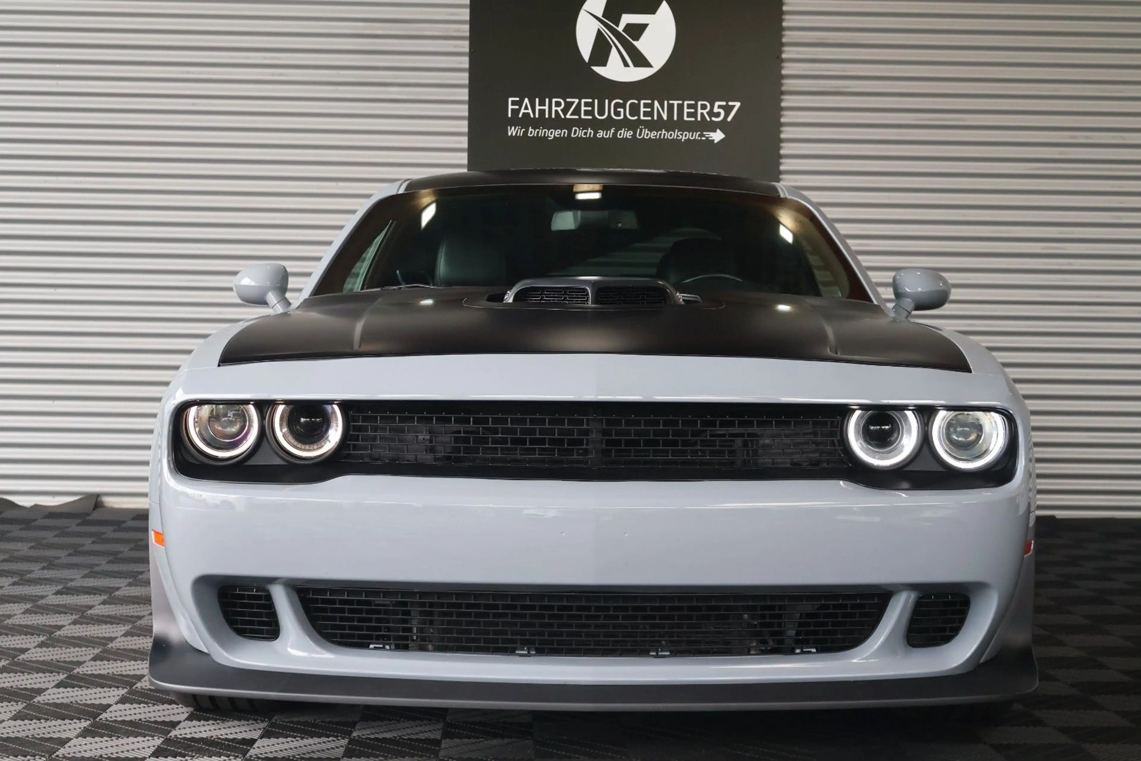 Dodge Challenger SRT 392 Scat Pack SHAKER 6.4L HEMI V8 — photo 4