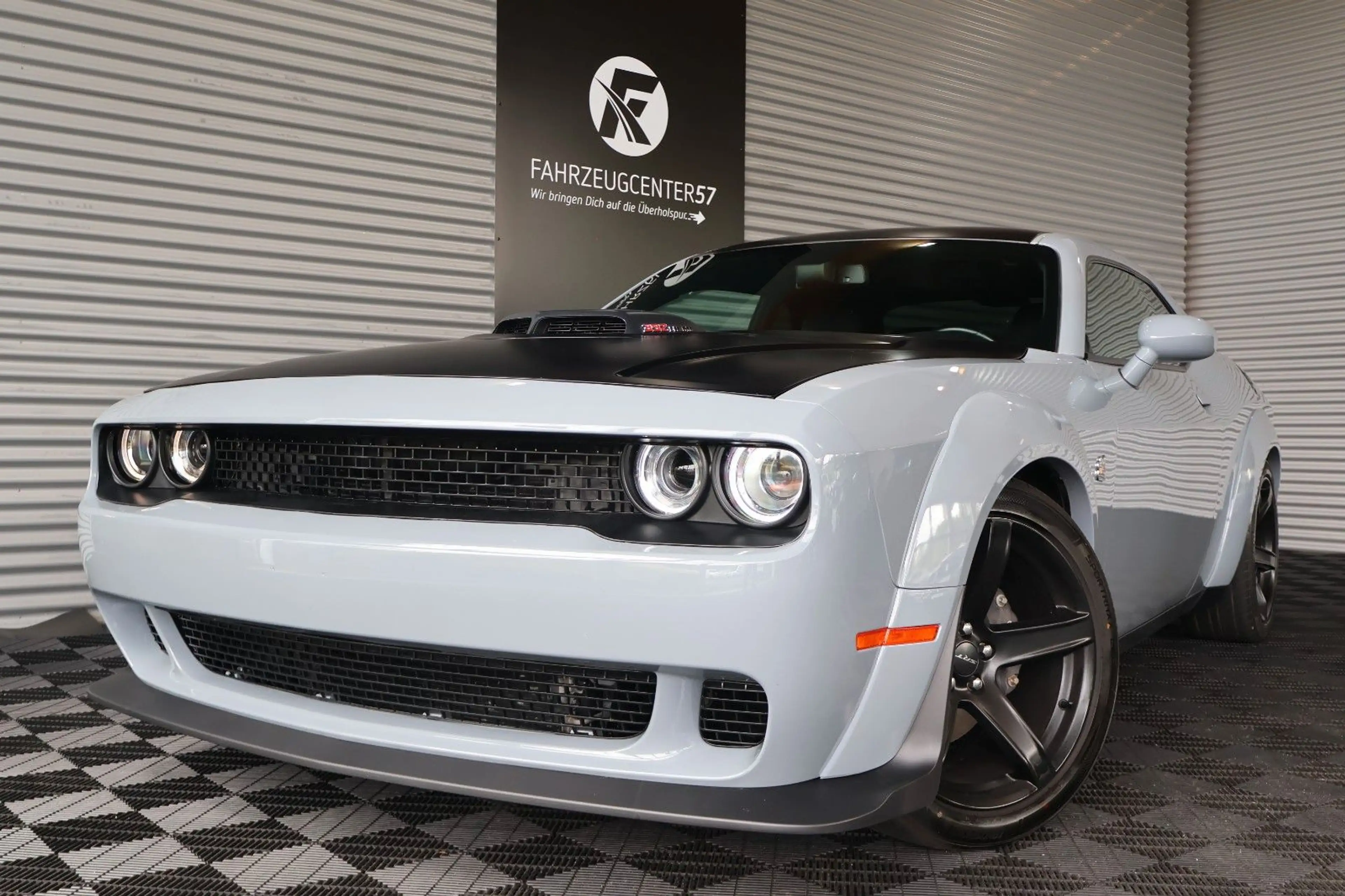 Dodge Challenger SRT 392 Scat Pack SHAKER 6.4L HEMI V8