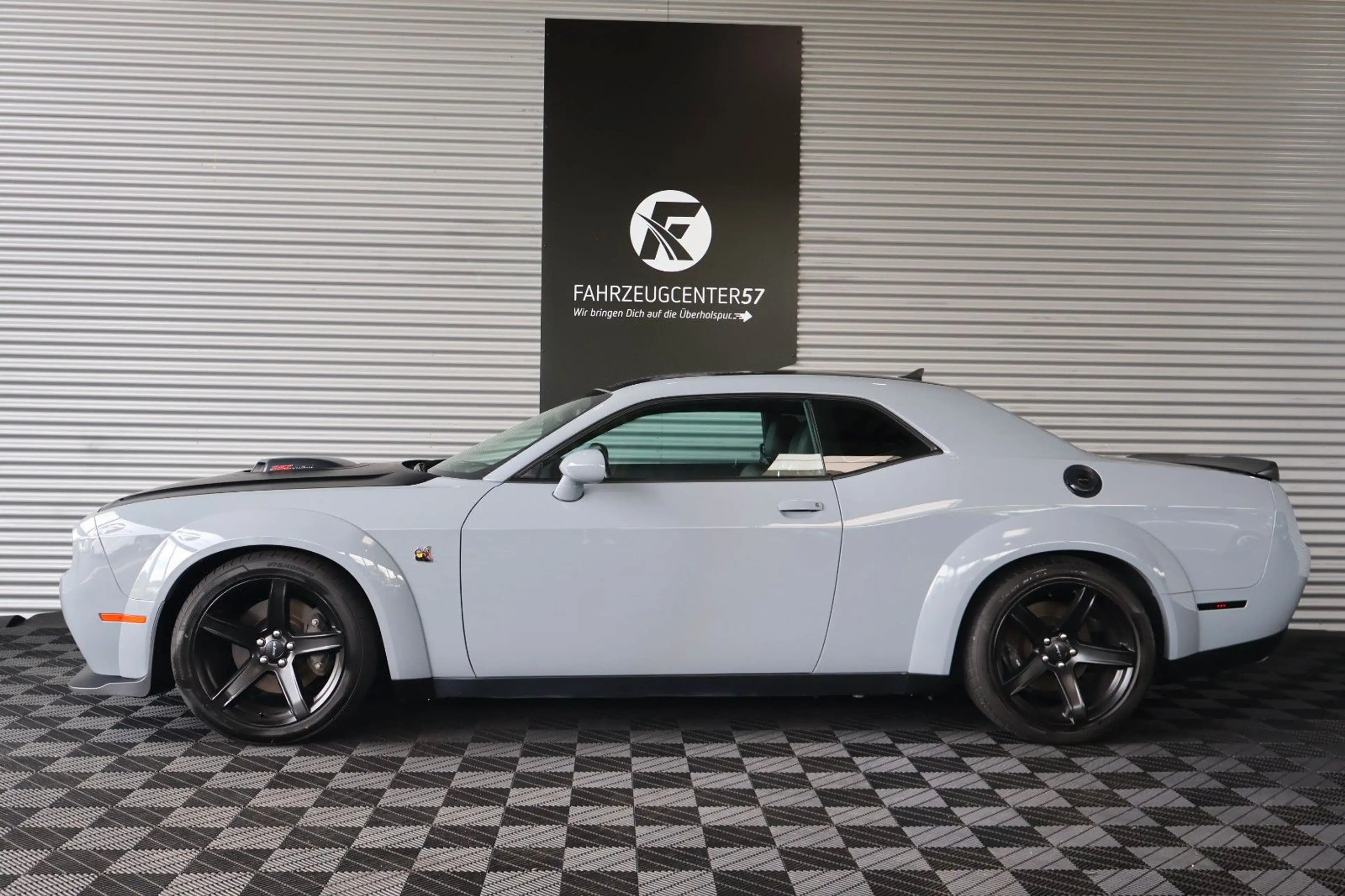Dodge Challenger SRT 392 Scat Pack SHAKER 6.4L HEMI V8 — photo 2