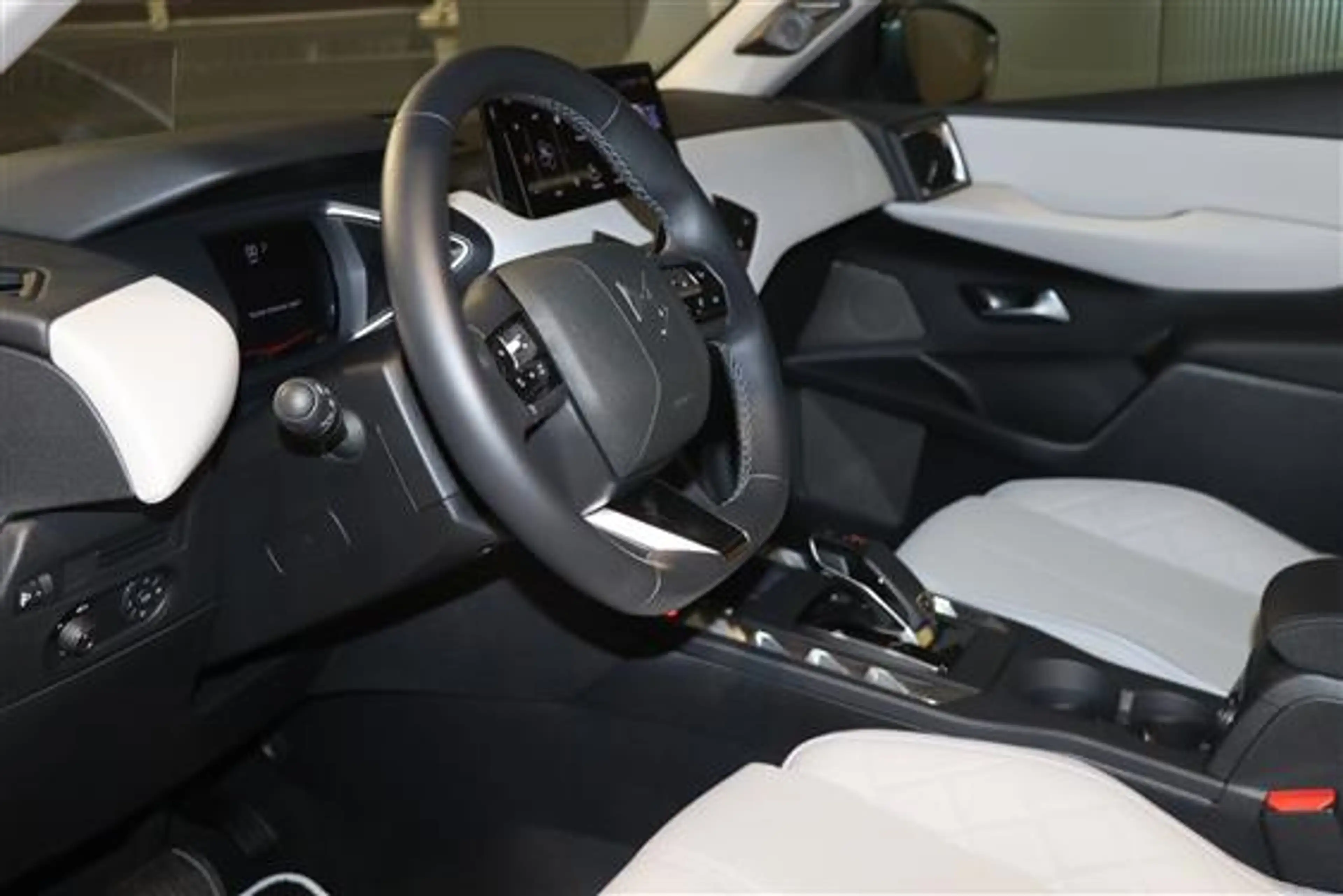 DS Automobiles DS 3 1.2 Turbo 130 ESPRIT DE VOYAGE — photo 8