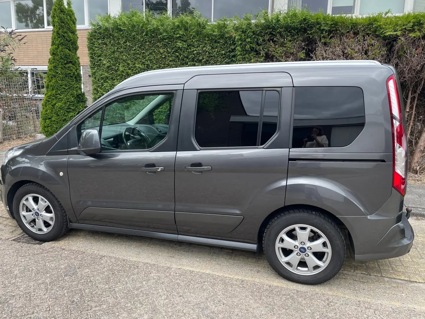 Ford Tourneo Connect Tourneo Connect 1.0 Titanium Grijs - 1