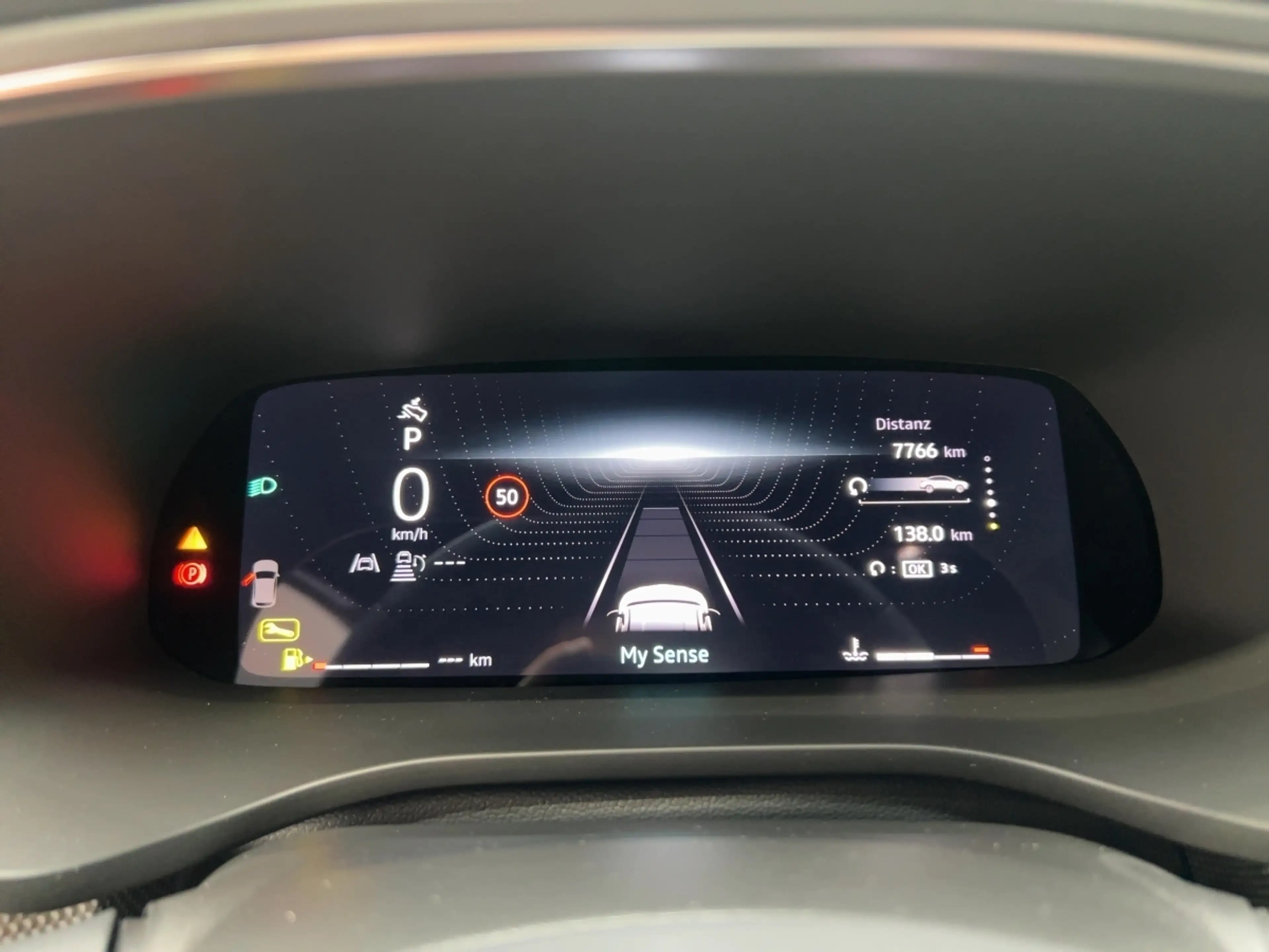 Renault Arkana TECHNO Mild Hybrid 140 EDC Apple CarPlay BT — photo 13