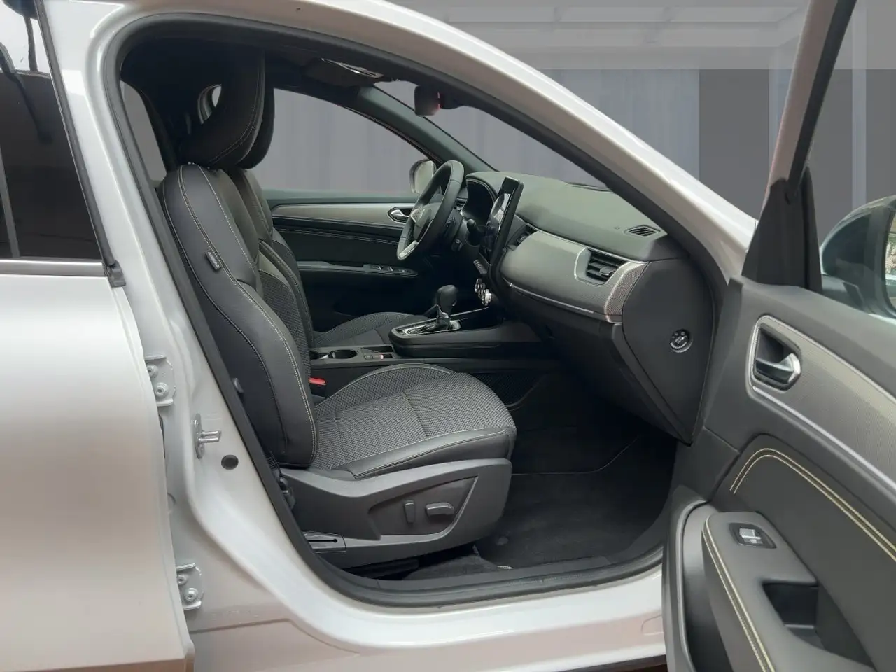 Renault Arkana TECHNO Mild Hybrid 140 EDC Apple CarPlay BT, миниатюра 8