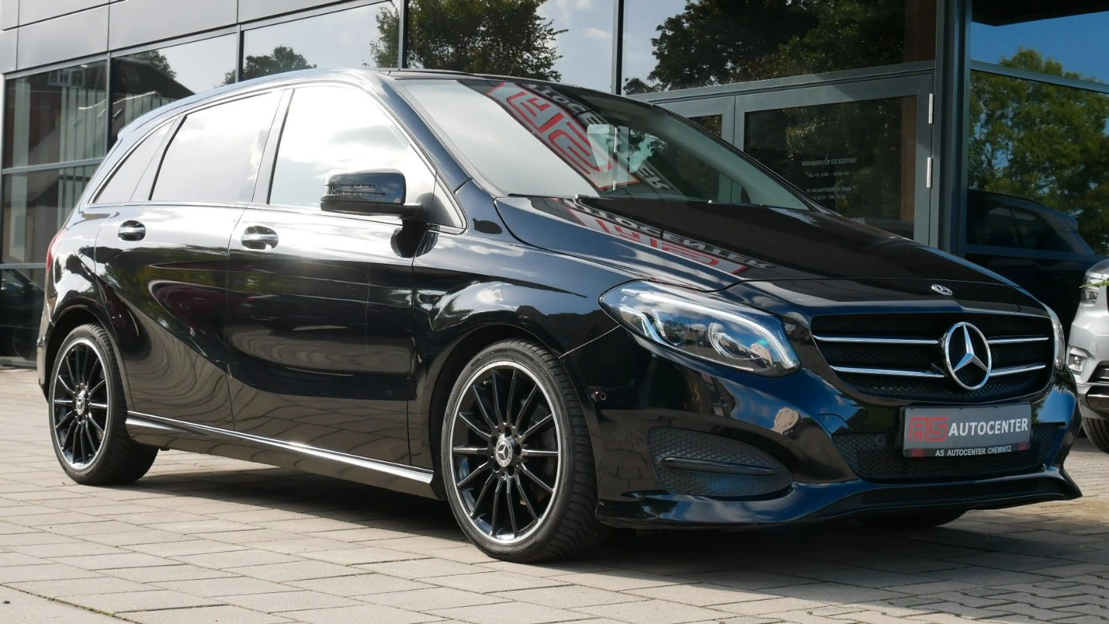 Mercedes-Benz B 220 d 4Matic Urban Night 18"Alu LED AHK DAB — photo 2