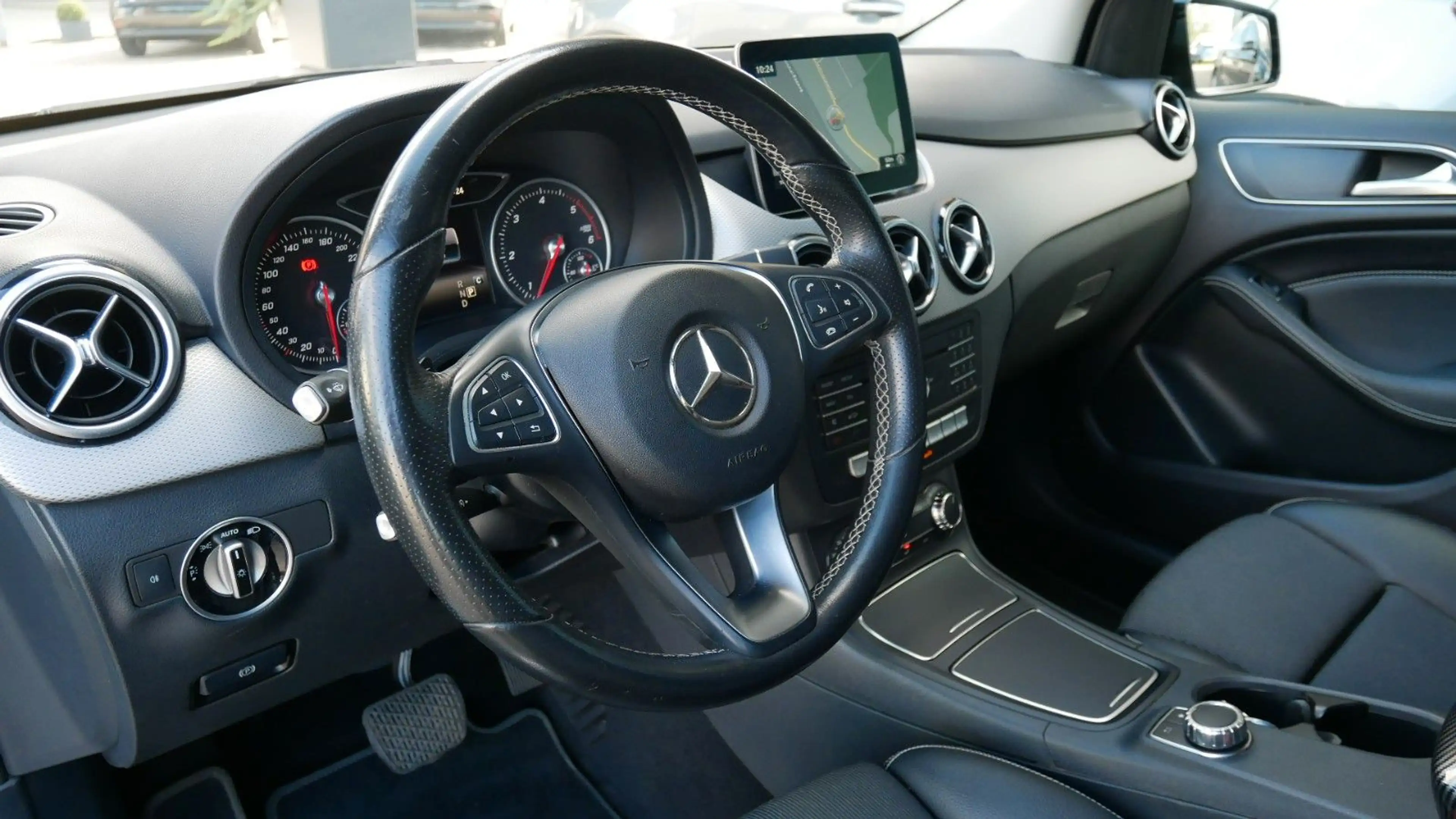 Mercedes-Benz B 220 d 4Matic Urban Night 18"Alu LED AHK DAB — photo 10