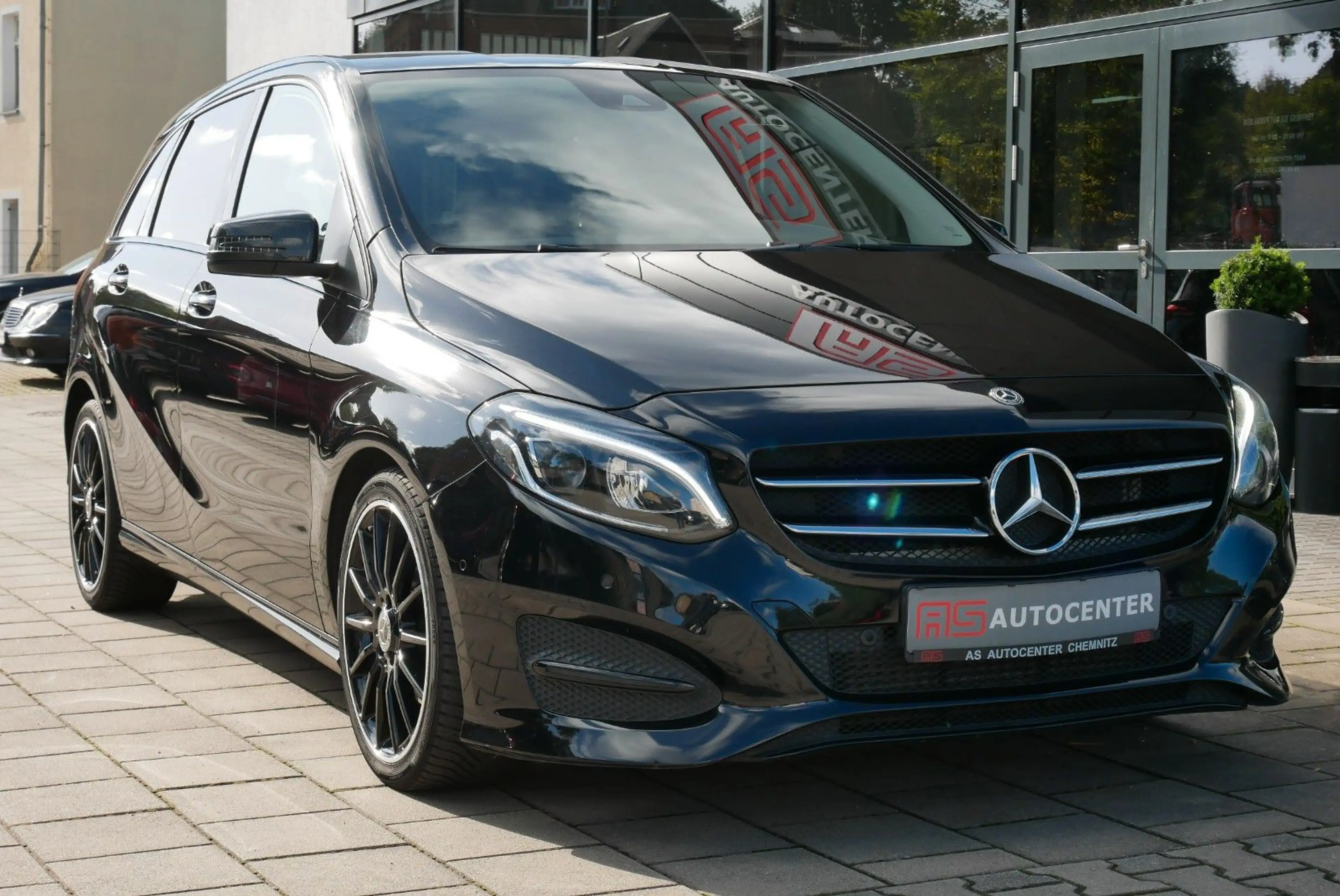 Mercedes-Benz B 220 d 4Matic Urban Night 18"Alu LED AHK DAB — photo 8