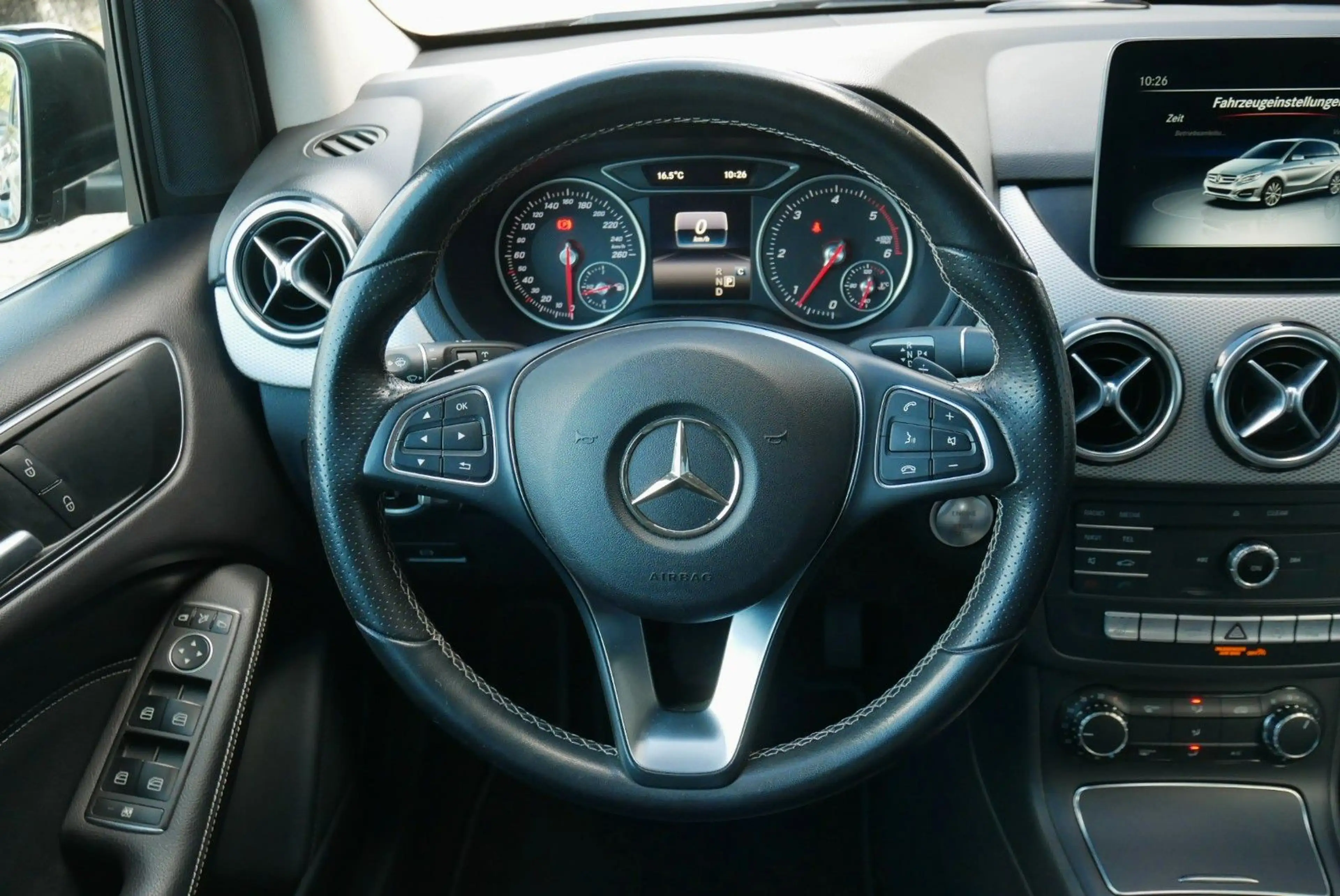 Mercedes-Benz B 220 d 4Matic Urban Night 18"Alu LED AHK DAB — photo 13