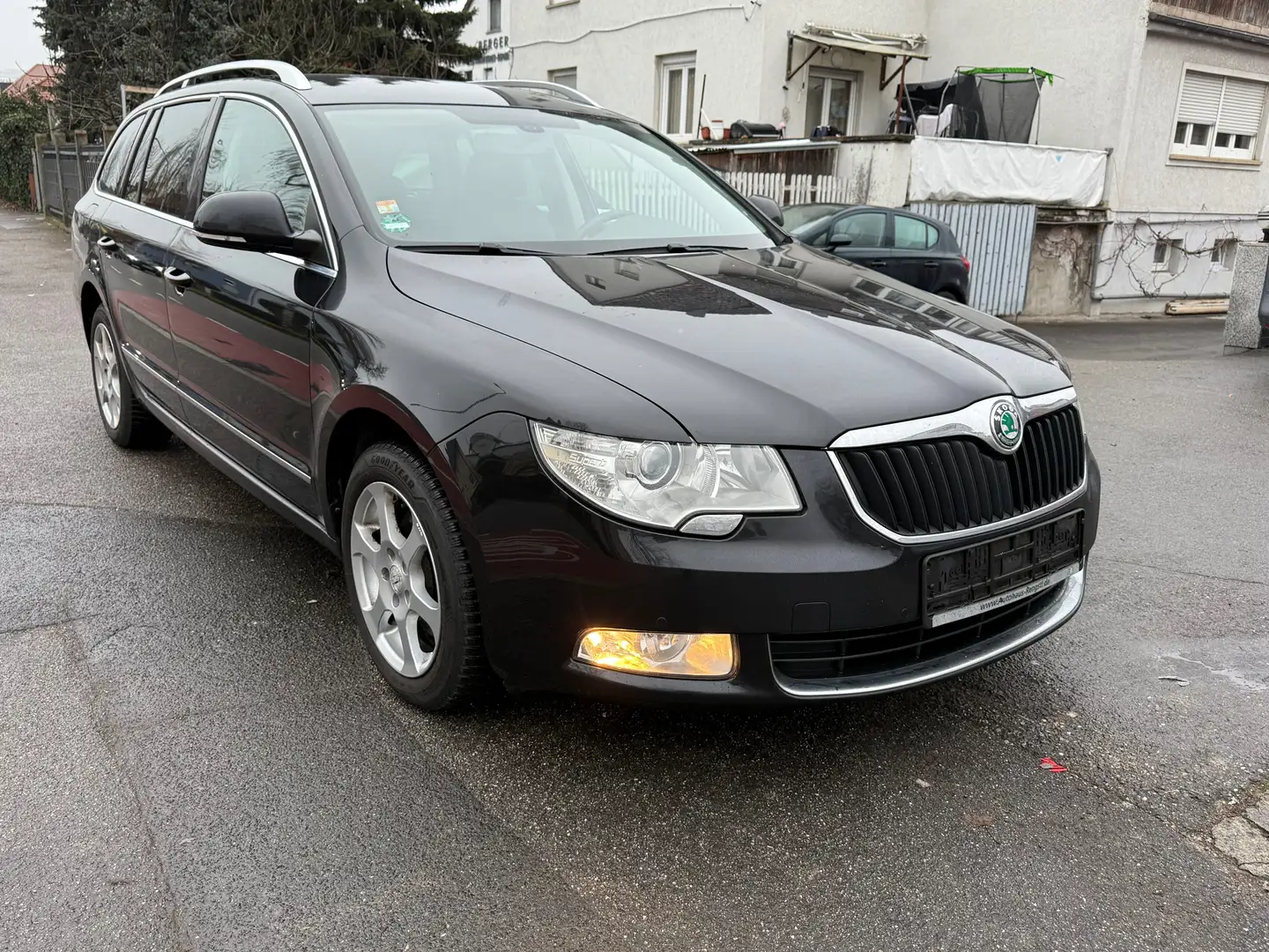 Skoda Superb Elegance 4x4/Navi/Leder/Bi-Xenon/AHK/Standheizung Noir - 1