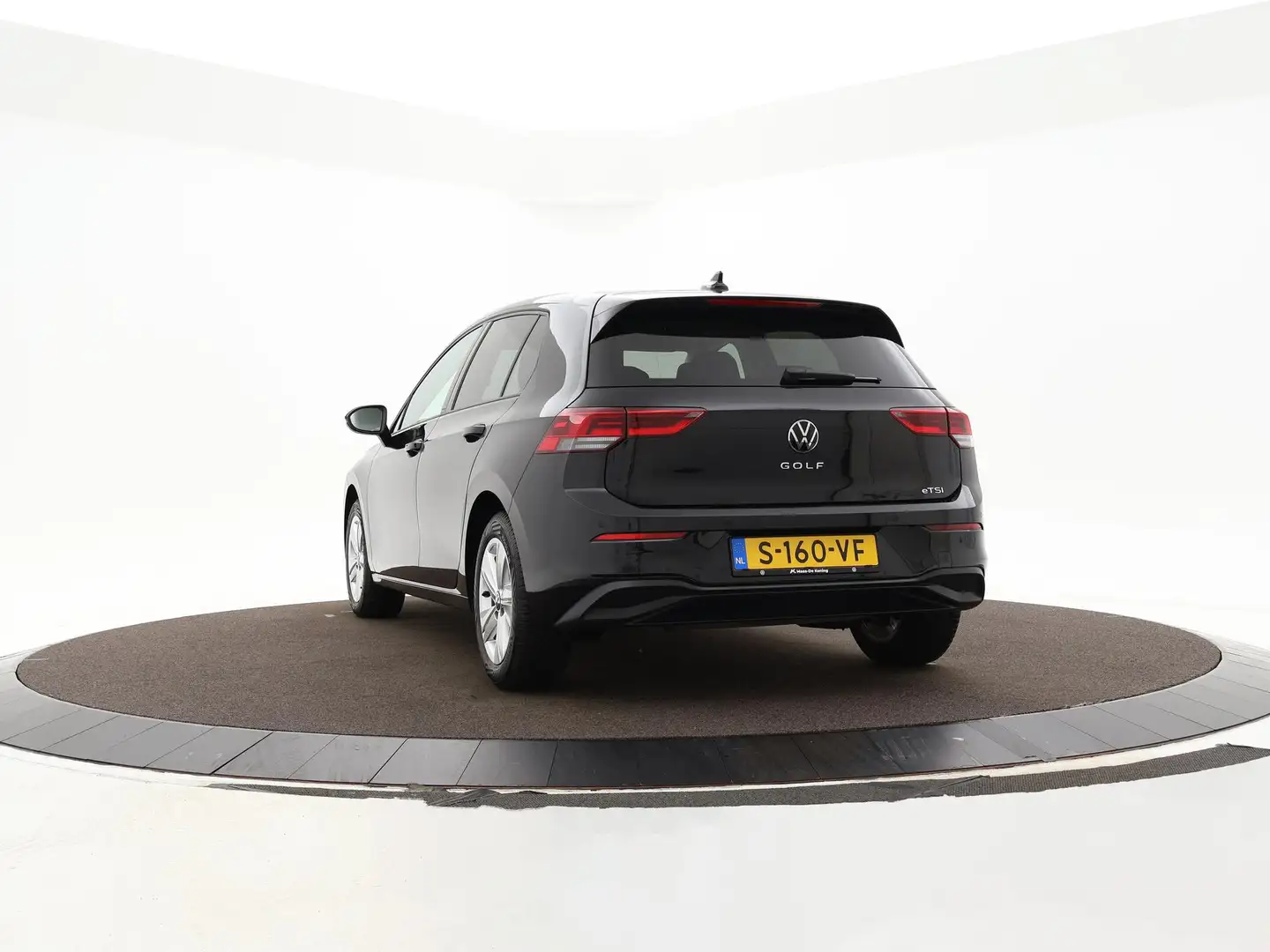 Volkswagen Golf 1.0 eTsi 110pk DSG Life · Apple/Android Car Play · Zwart - 1