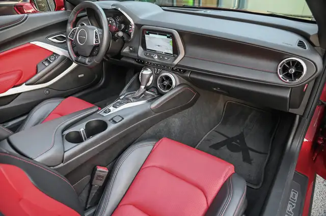 Chevrolet Camaro view 11