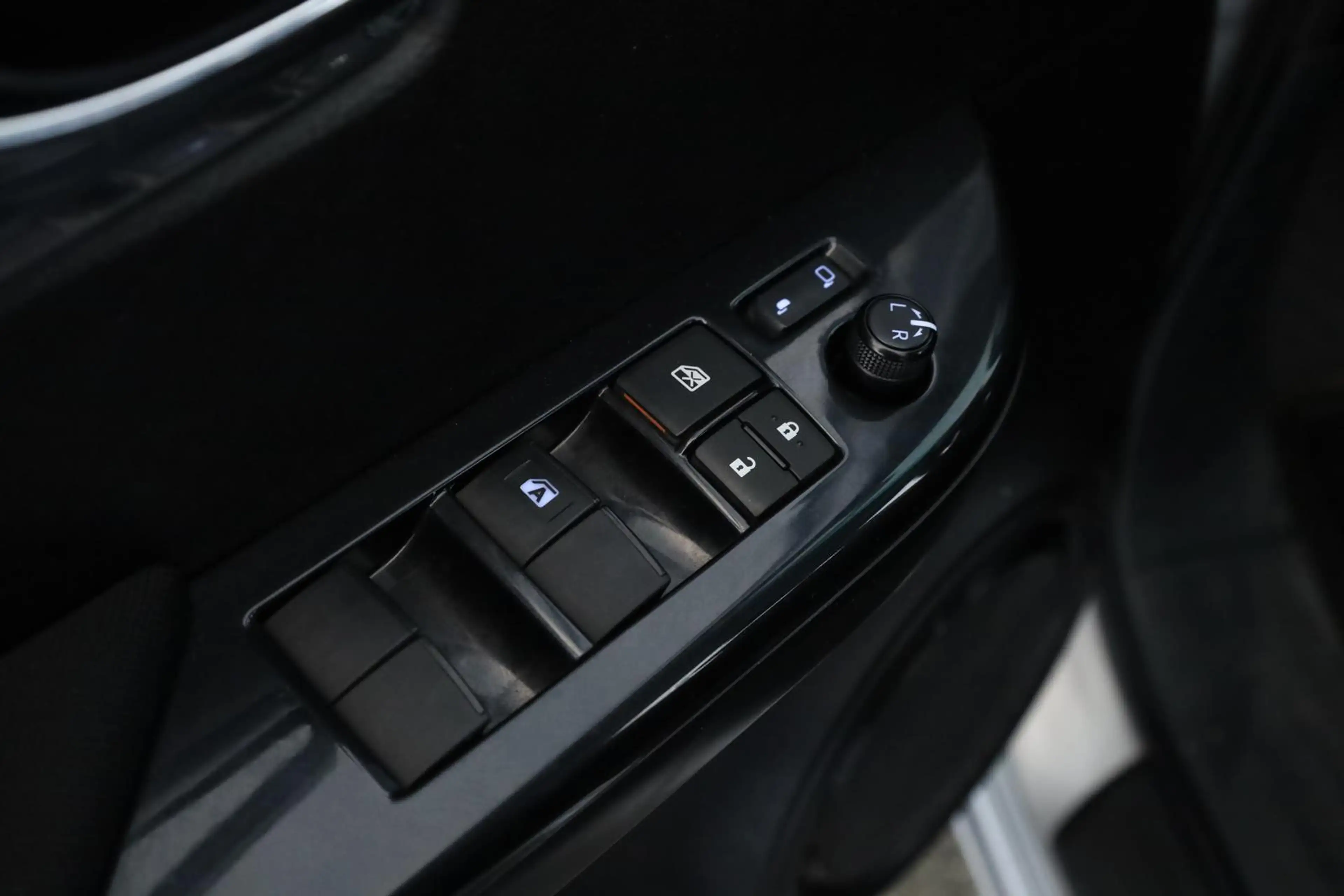 Toyota Hilux Double Cab 2.8 4x4 Comfort Nav ACC Kam AHK — photo 12
