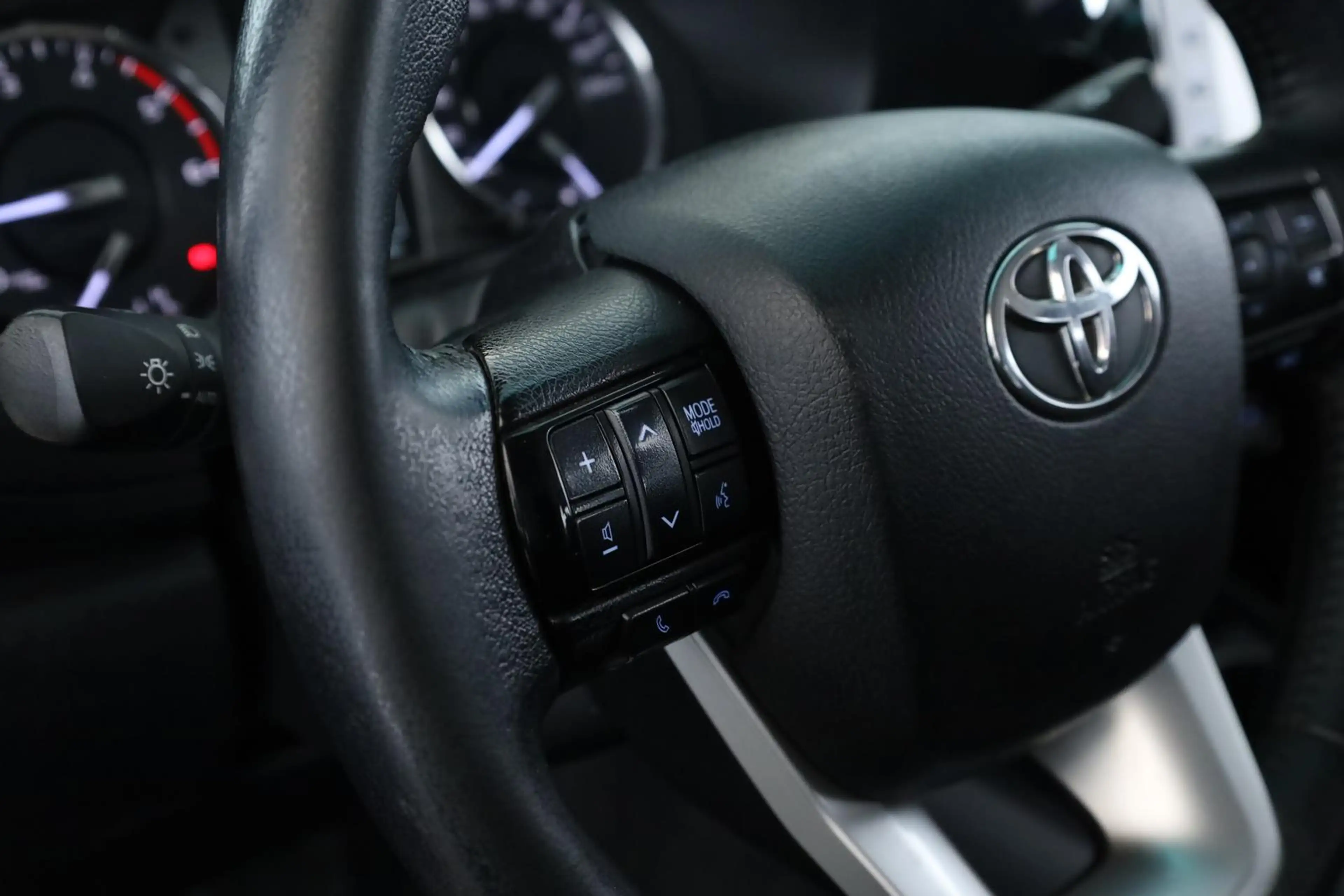 Toyota Hilux Double Cab 2.8 4x4 Comfort Nav ACC Kam AHK — photo 13