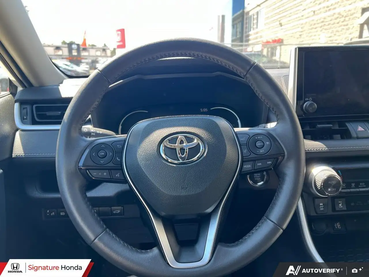 Toyota RAV 4 снимка Toyota RAV 4
