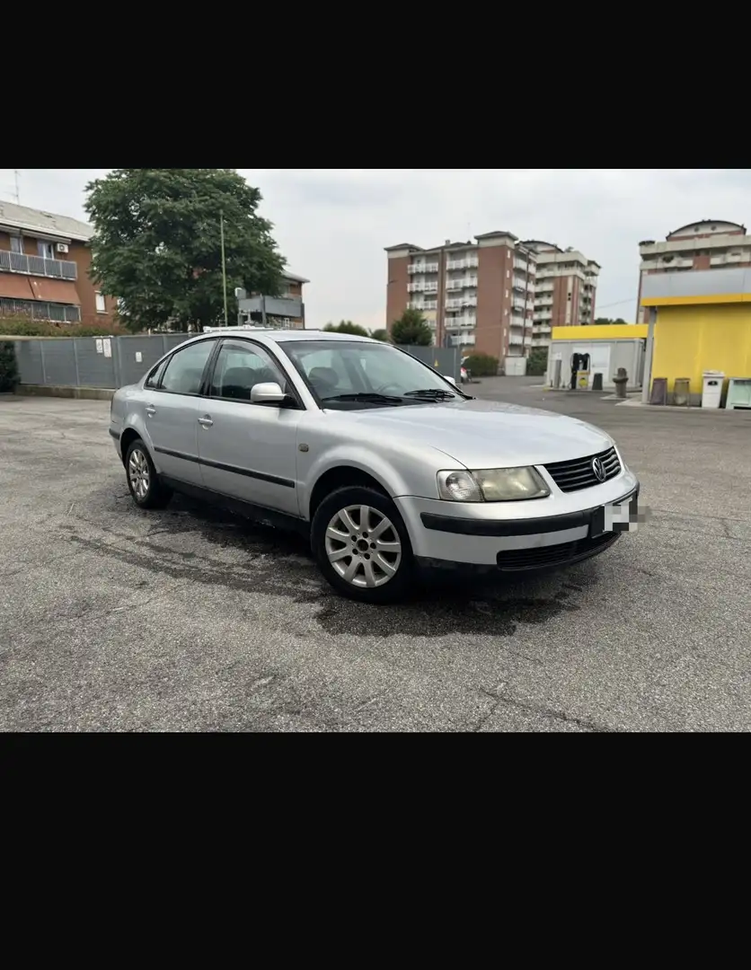 Volkswagen Passat 1.8 20v benzina Nero - 1