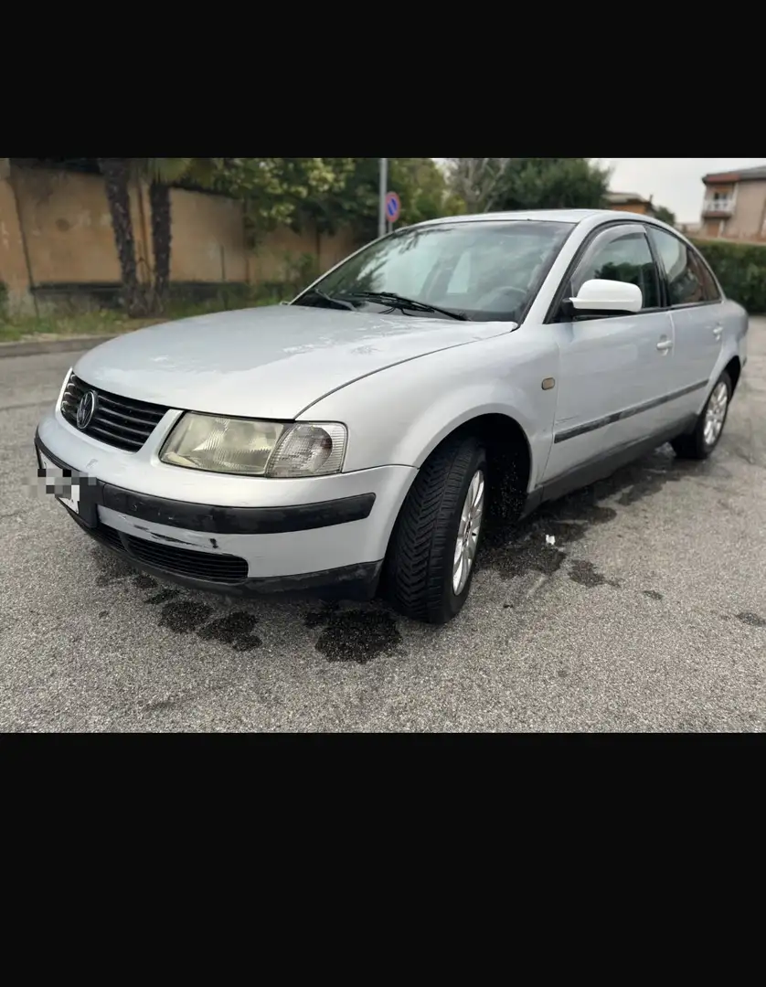 Volkswagen Passat 1.8 20v benzina Nero - 2