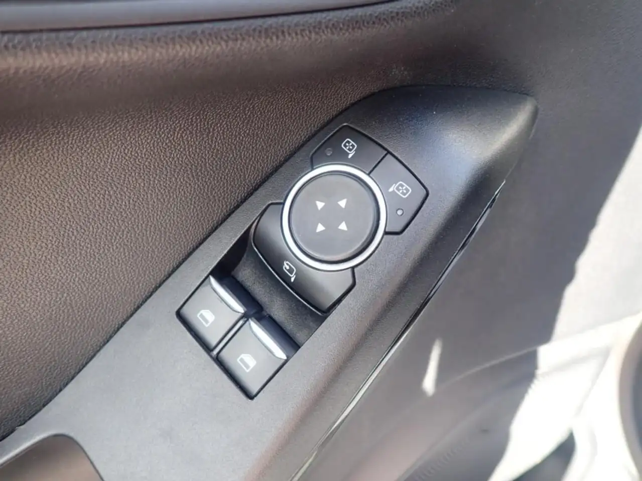 Ford Fiesta 5 portes — photo 11