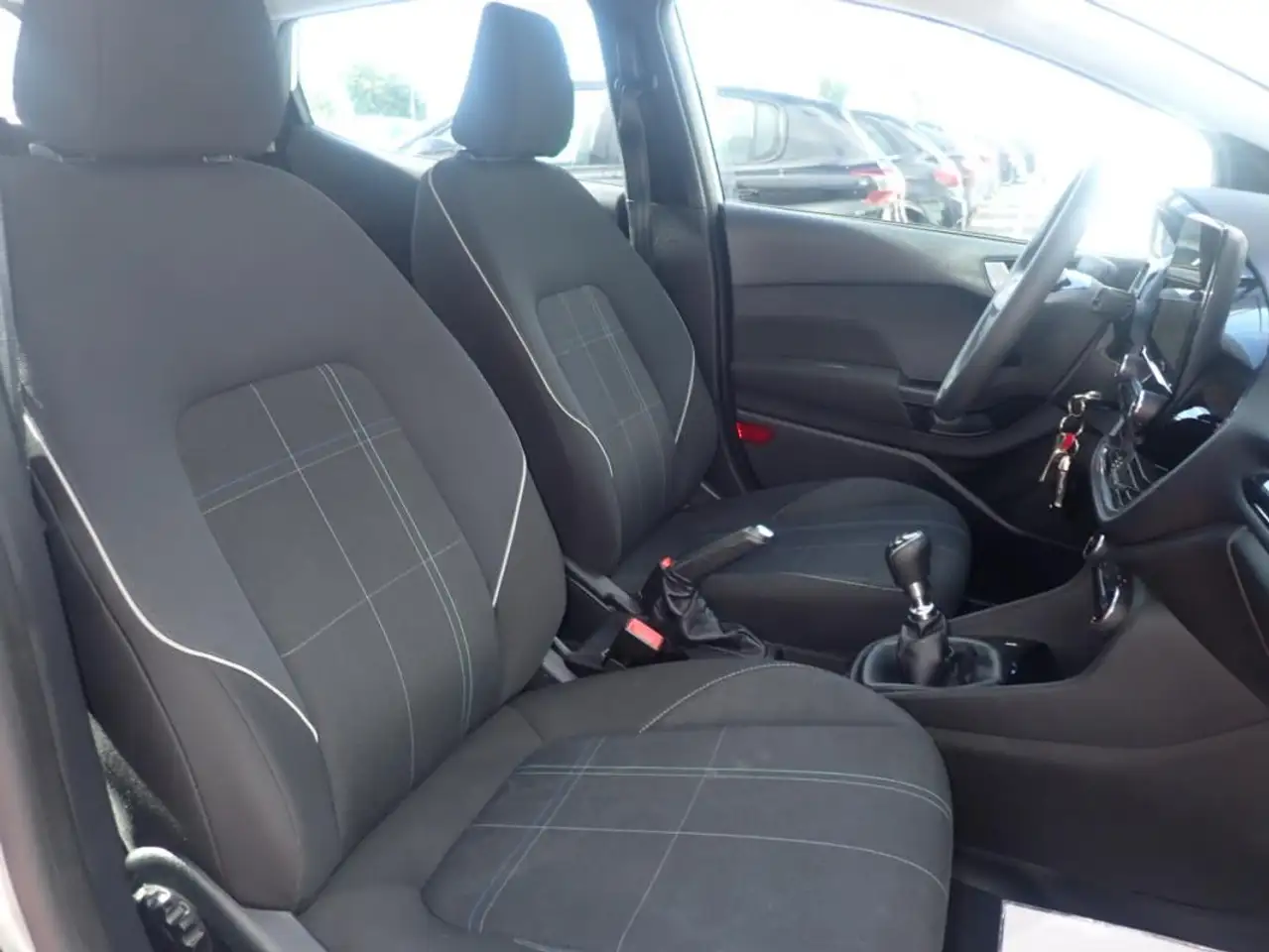 Ford Fiesta 5 portes — photo 8