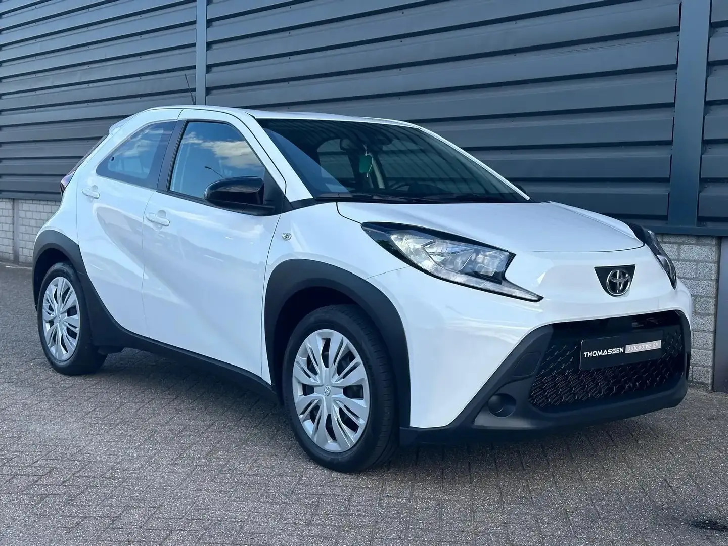 Toyota Aygo X 1.0 VVT-i S-CVT play AUTOMAAT!! Wit - 2