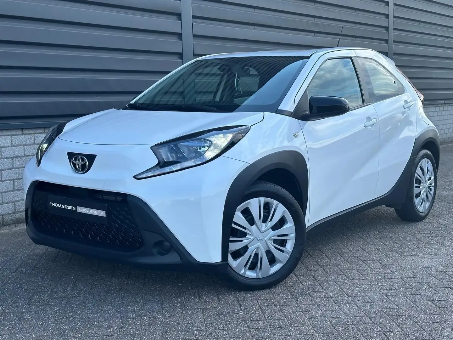 Toyota Aygo X 1.0 VVT-i S-CVT play AUTOMAAT!! Wit - 1
