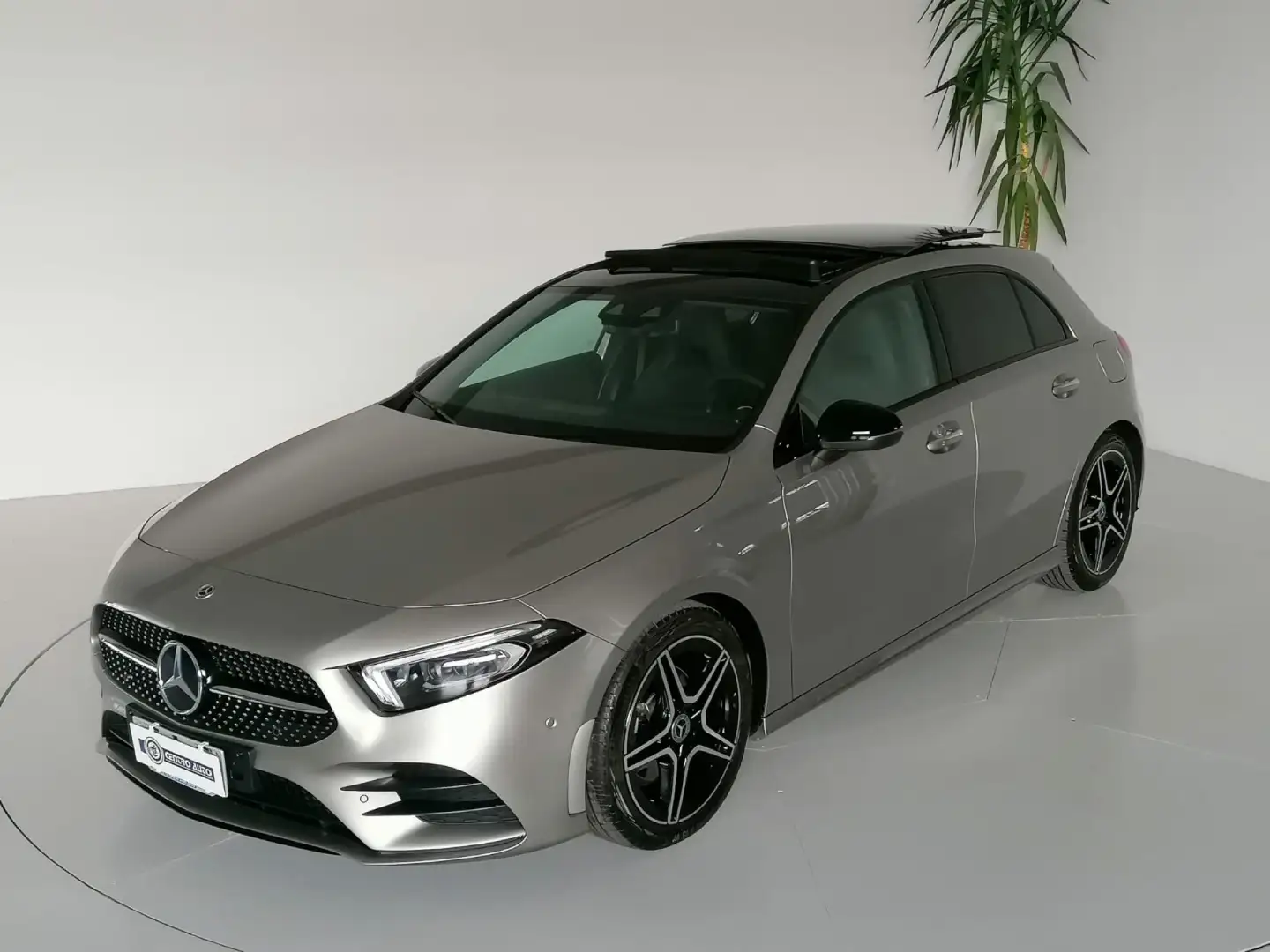 Mercedes-Benz A 200 d Automatic Premium Grijs - 2