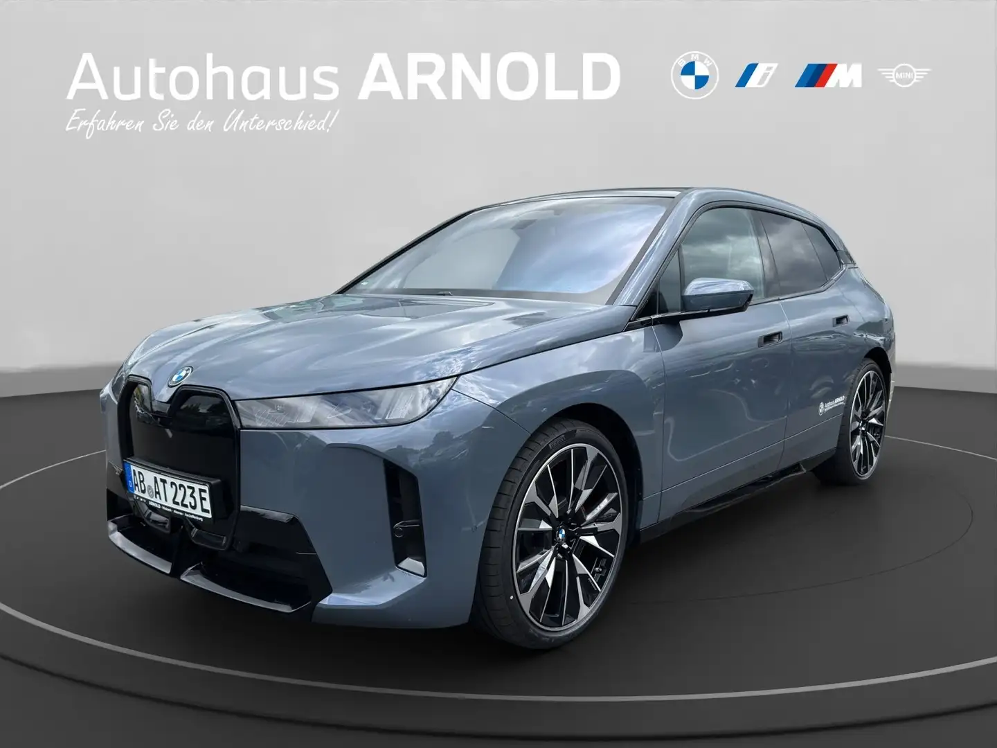 BMW iX xDrive45 M Sportpaket B&W Surround DAB LED Grau - 1