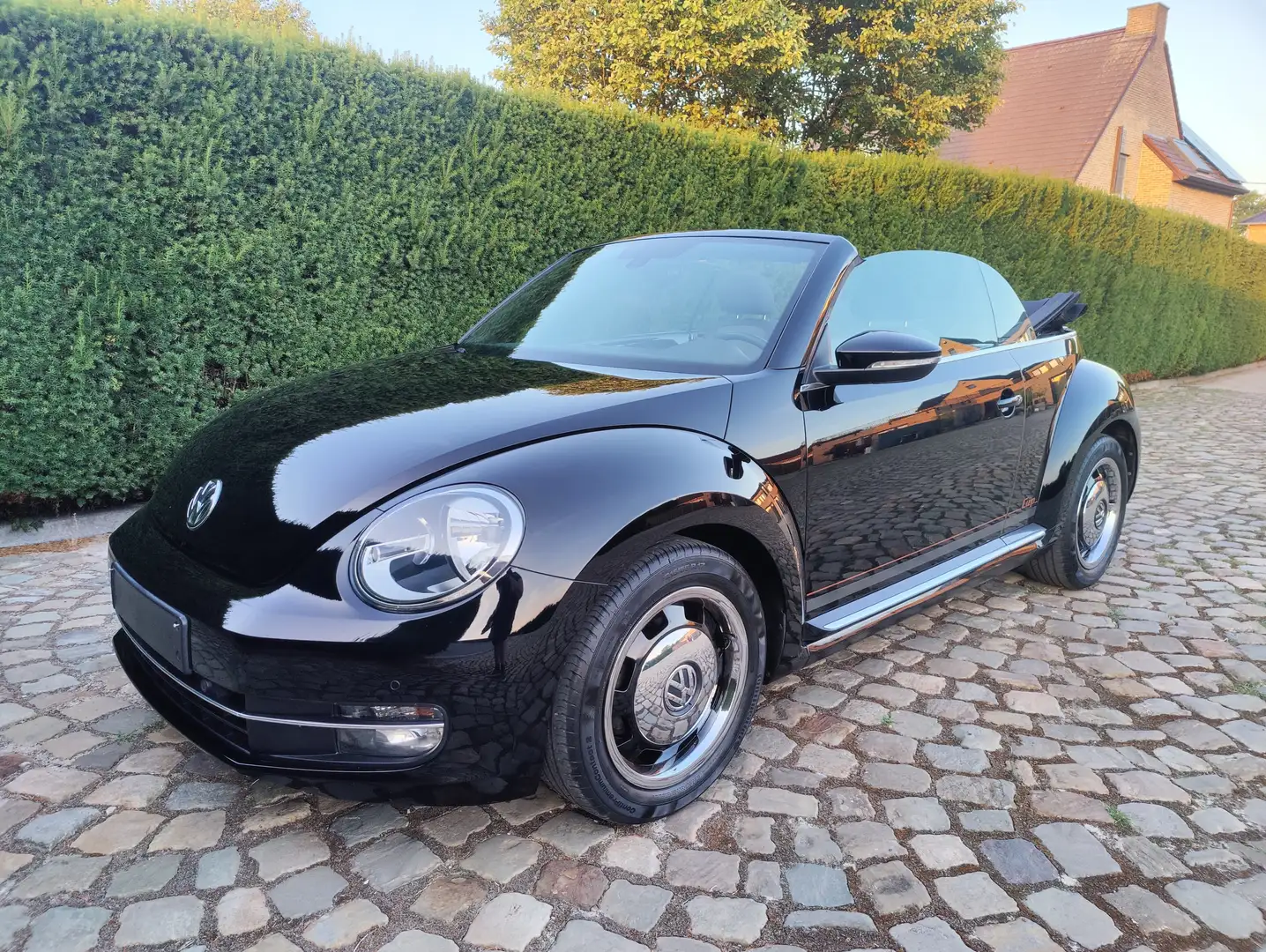 Volkswagen Beetle Beetle Cabriolet 1.2 TSI BlueMotion Technology CUP Zwart - 2